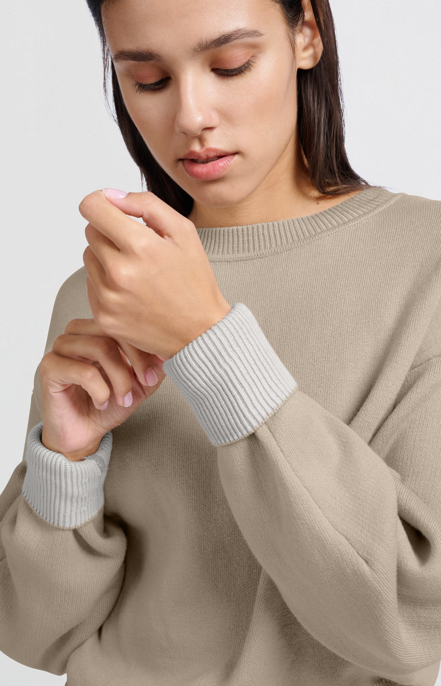 Beige trui met ronde hals en contrasterende boorden – YAYA