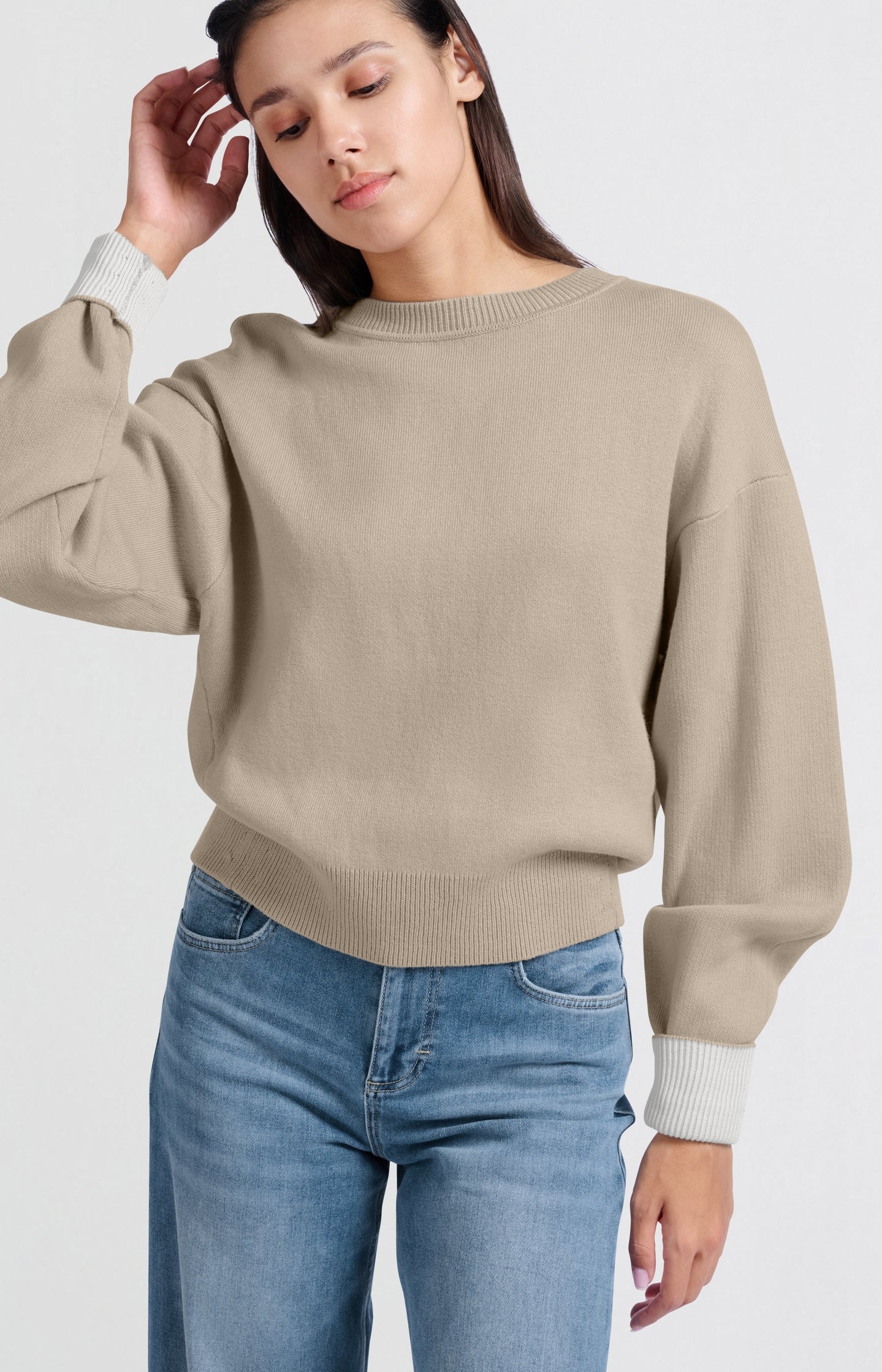 Beige trui met ronde hals en contrasterende boorden – YAYA