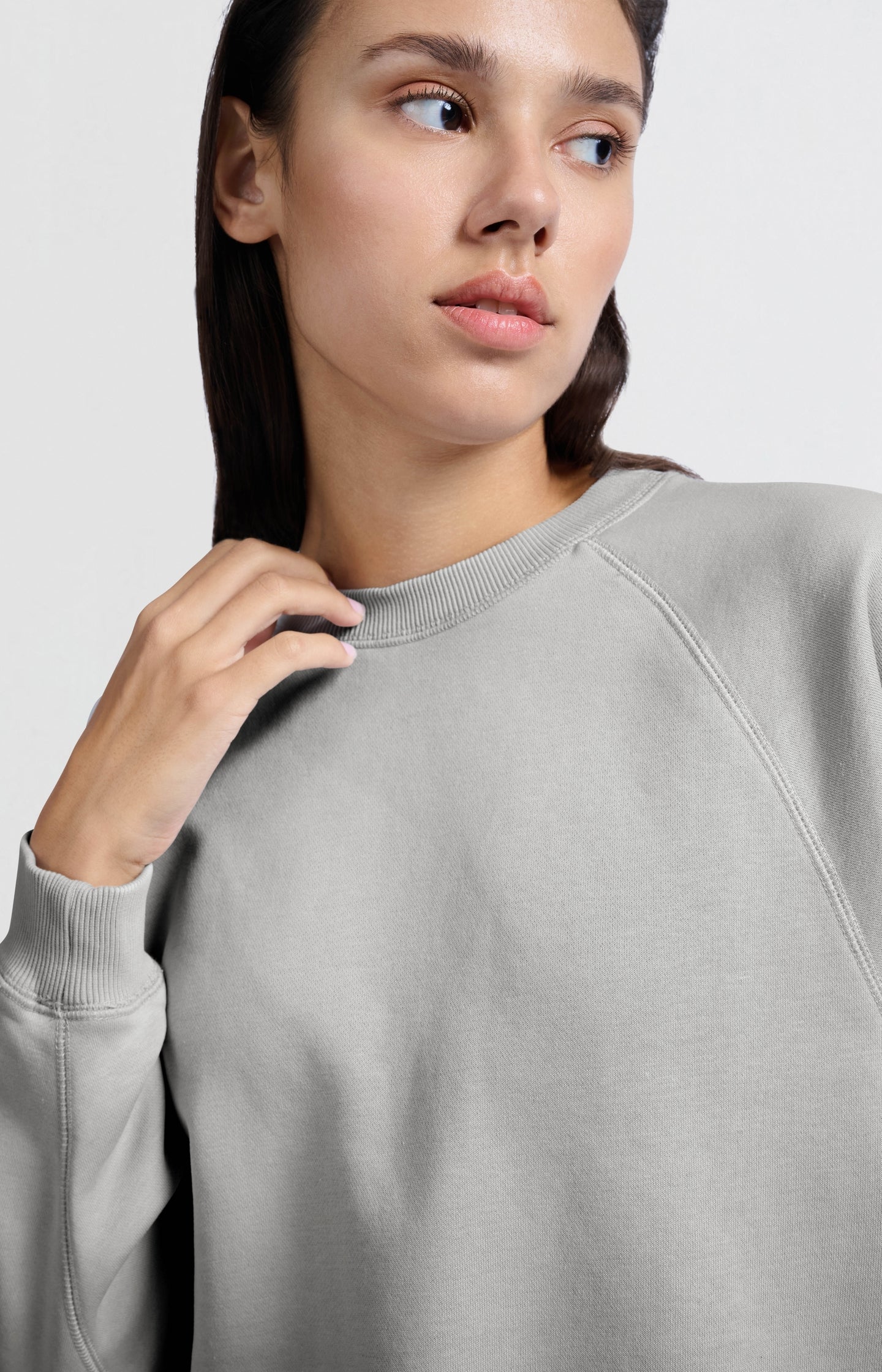 Sweater with round neck and raglan sleeves - Type: lookbook