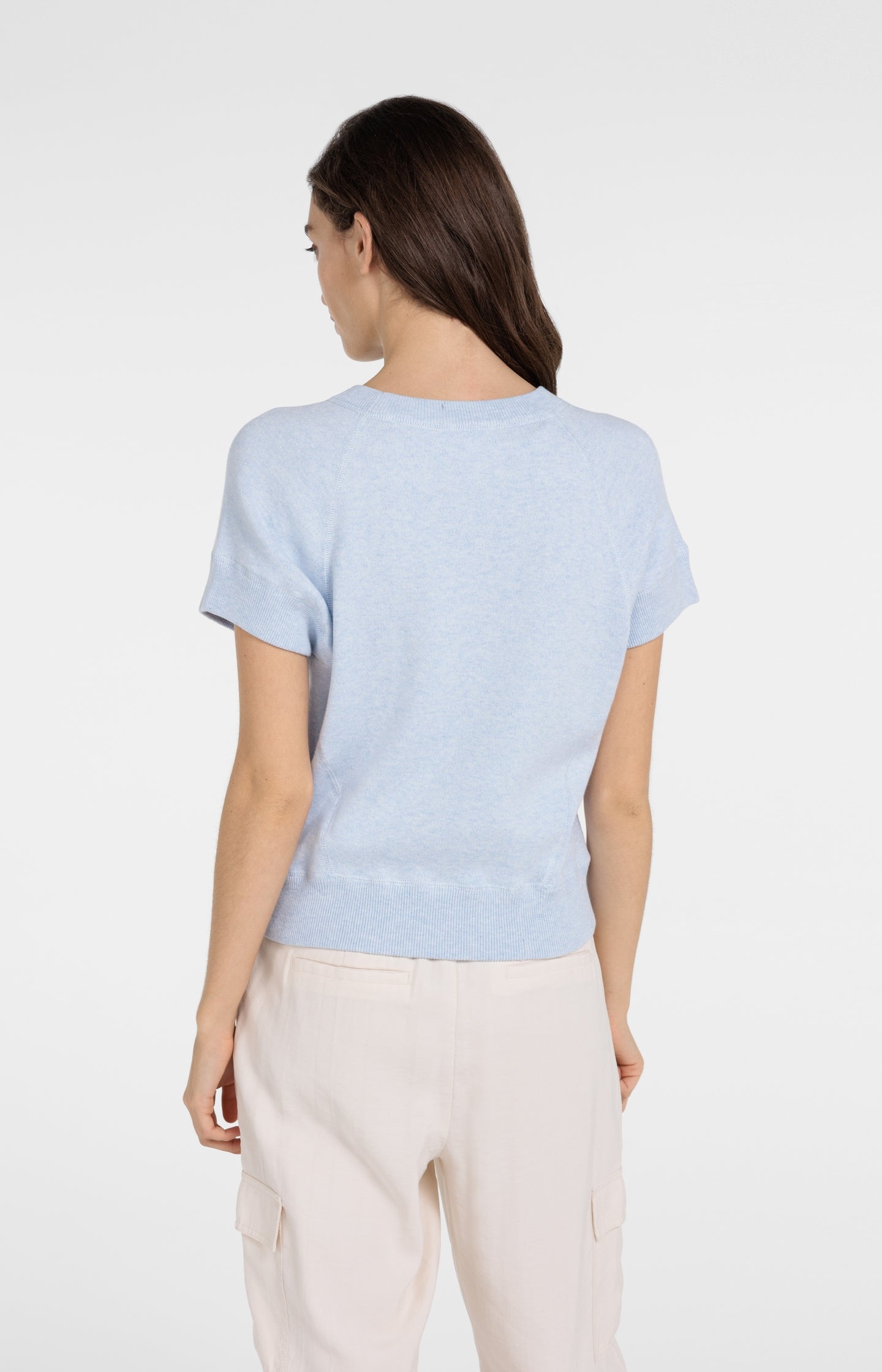 Sweater with short sleeves and stitch details