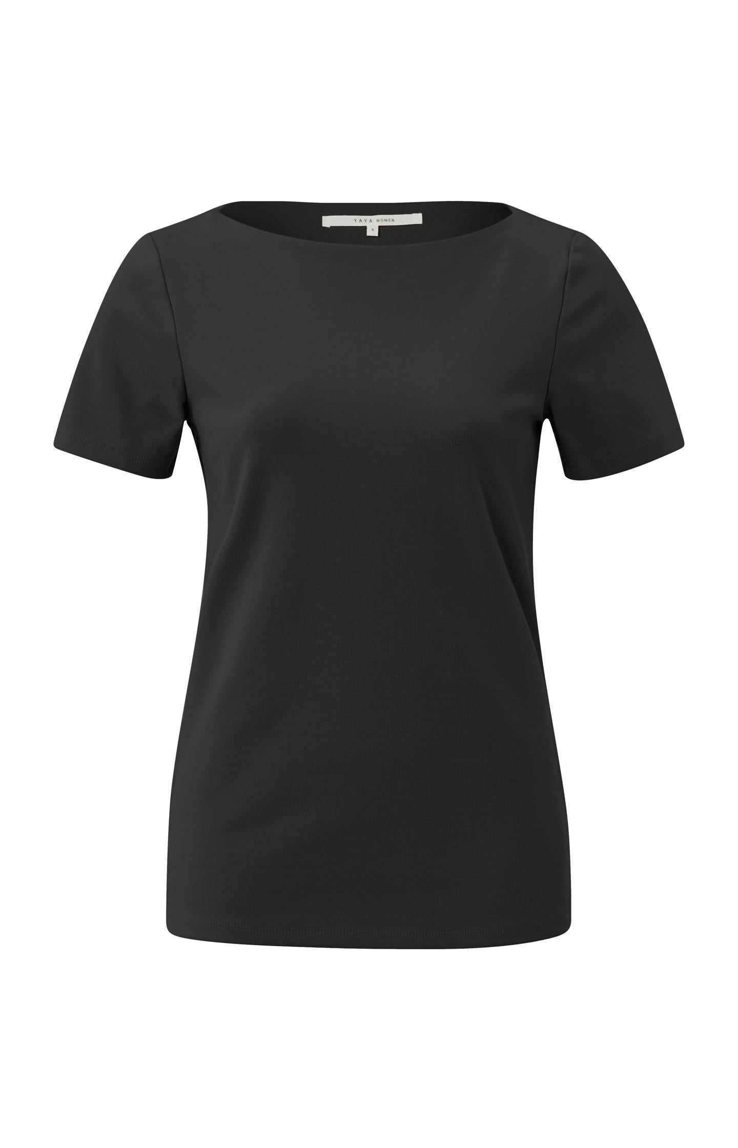 T shirt with boatneck and short sleeves in regular fit