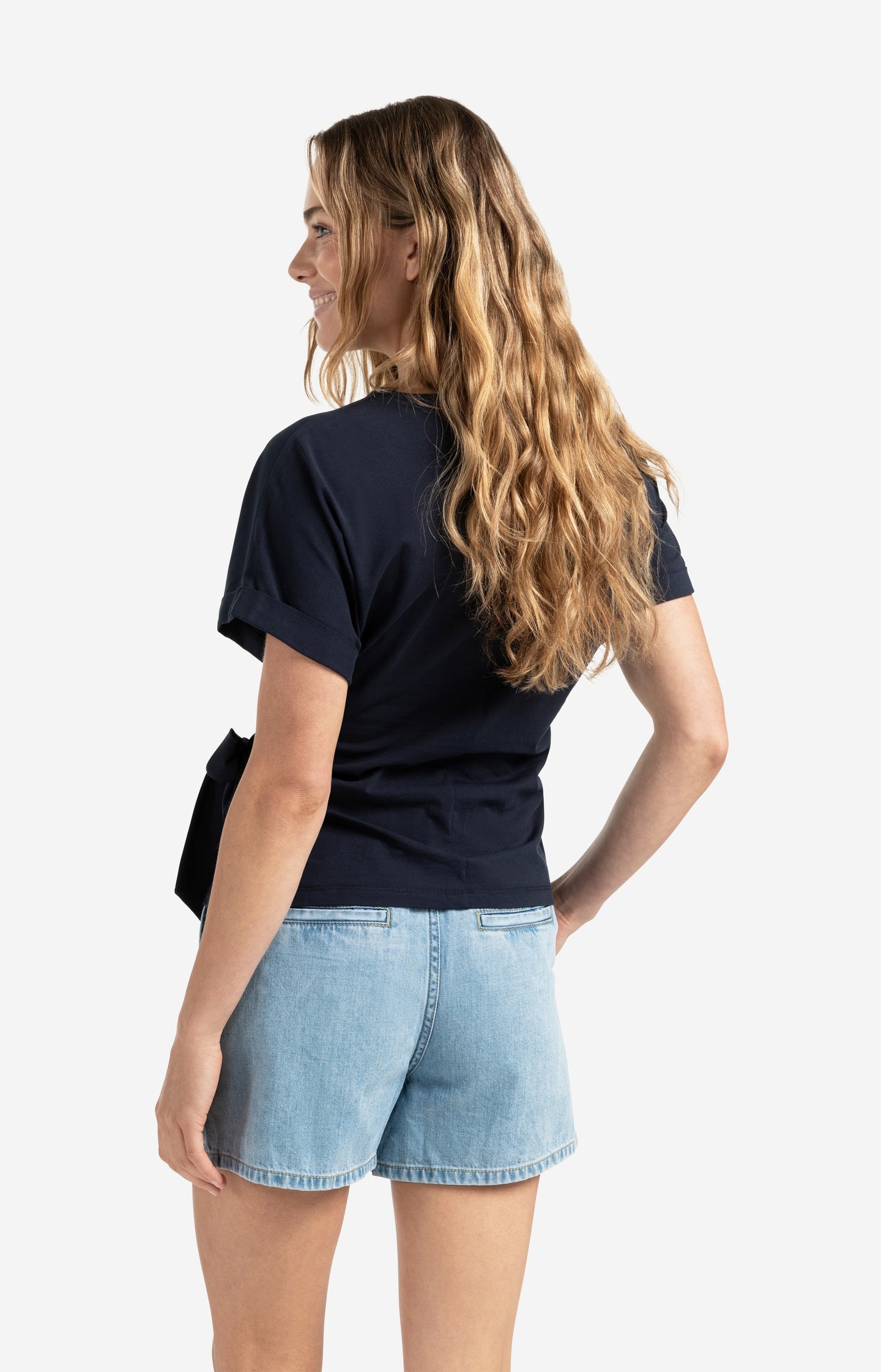 T-shirt with round neck and knotted detail - Type: lookbook