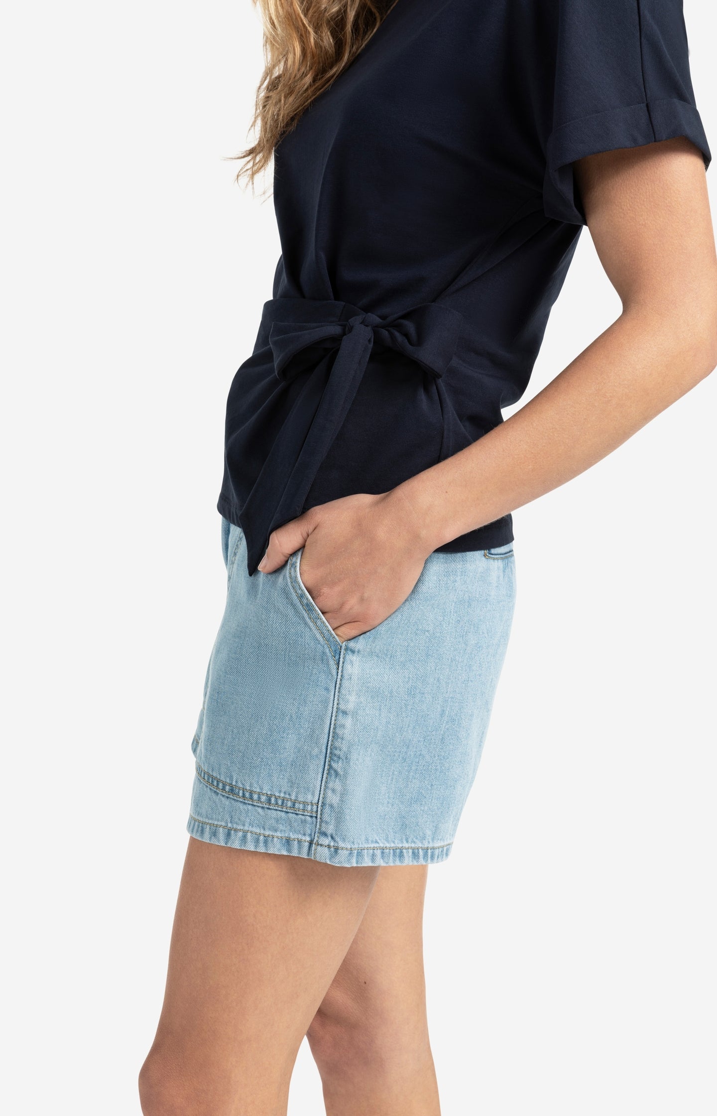 T-shirt with round neck and knotted detail - Type: lookbook