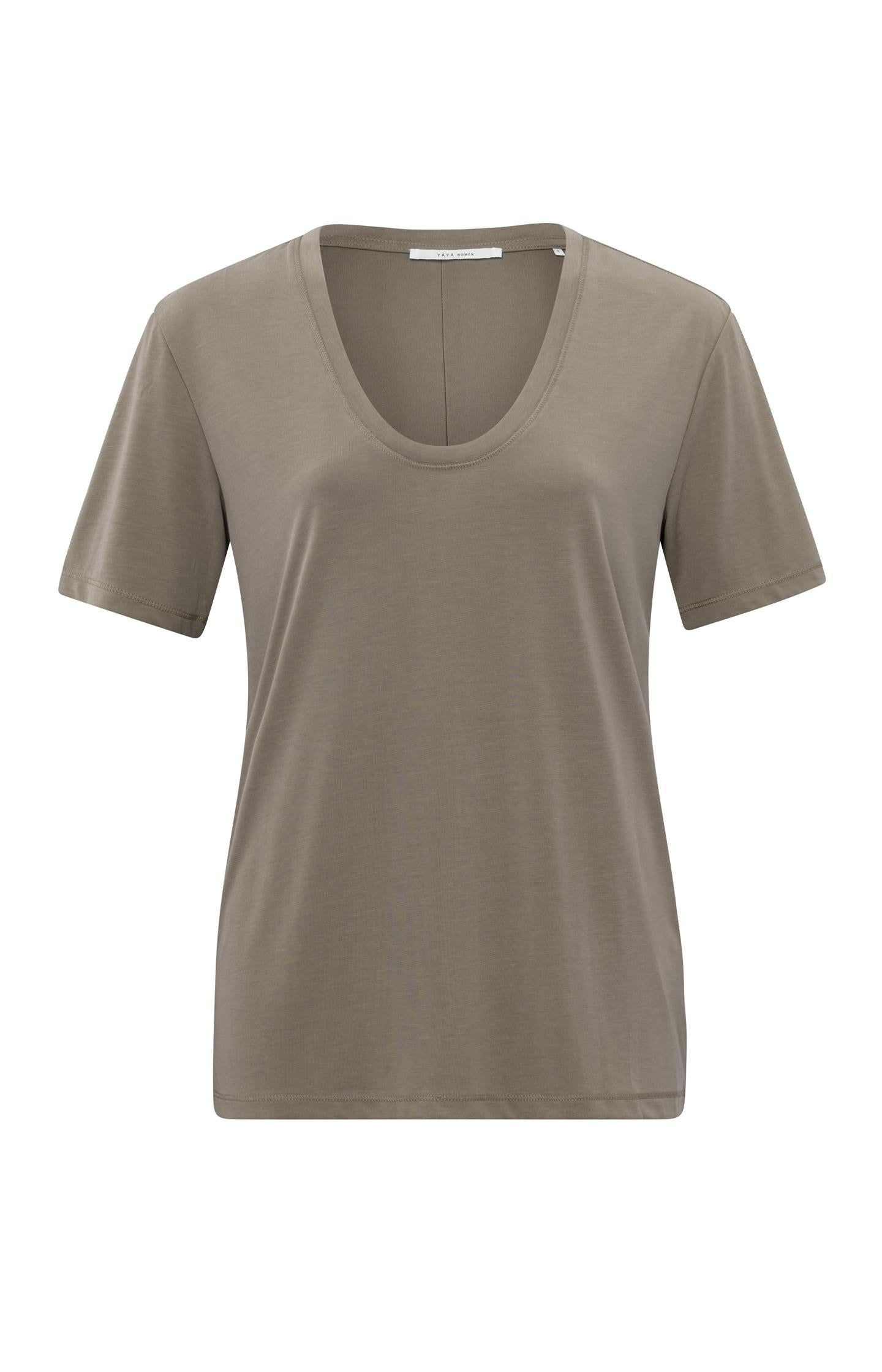 T-shirt with round V-neck and short sleeves in regular fit - Type: product