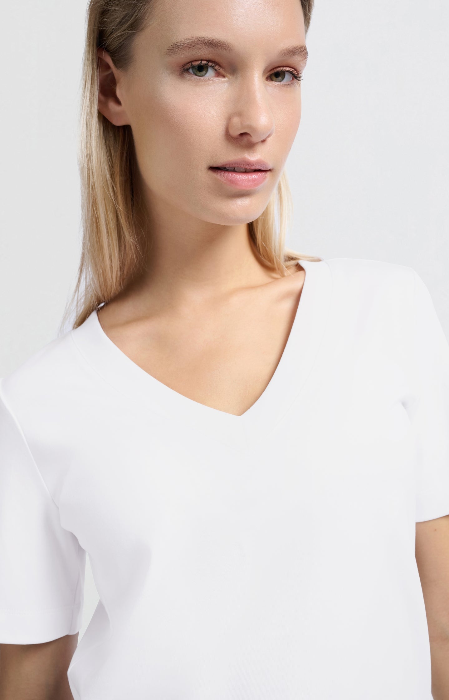 T-shirt with short sleeves, V-neck and a relaxed fit