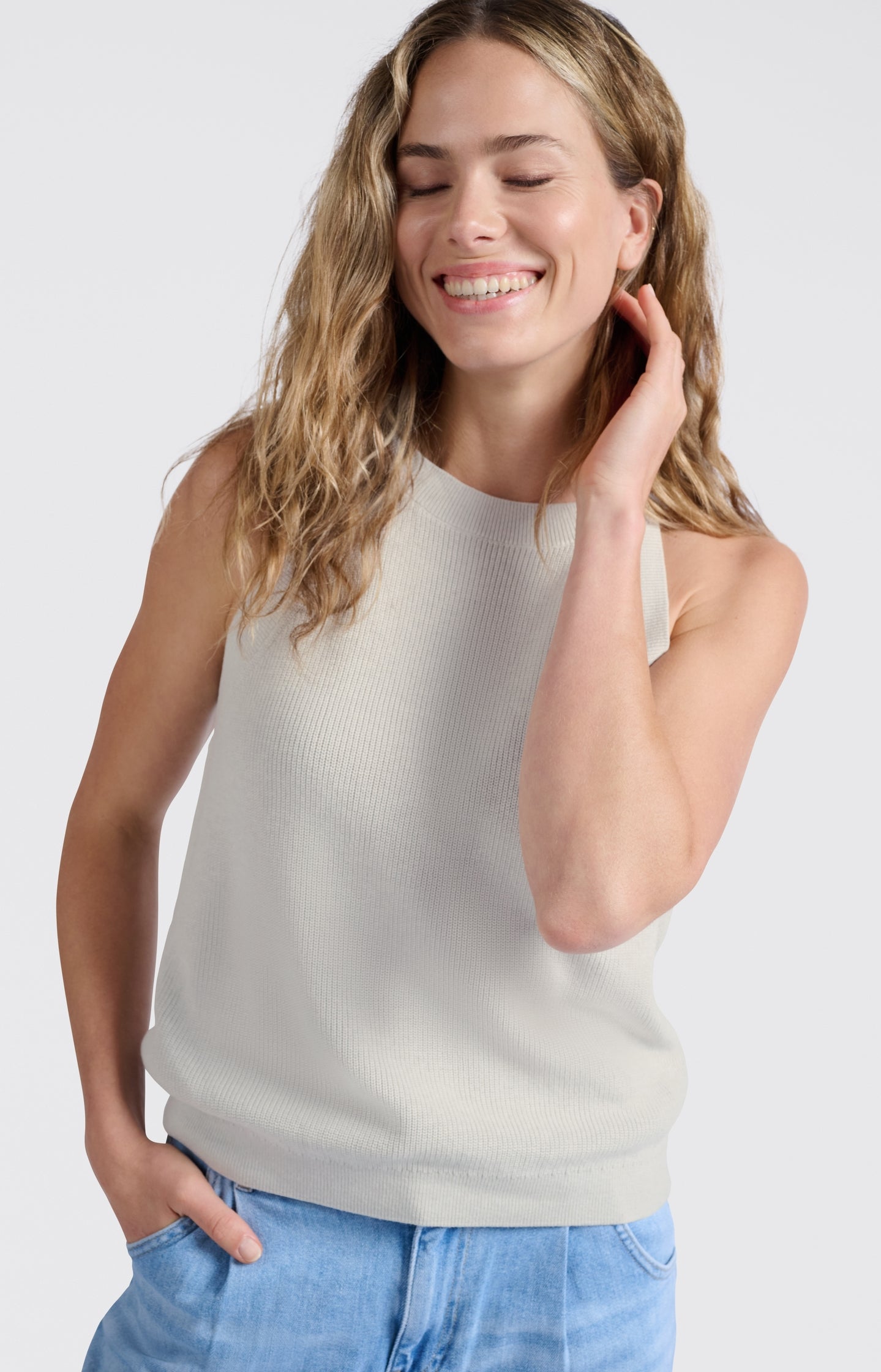 Tanktop with high neckline