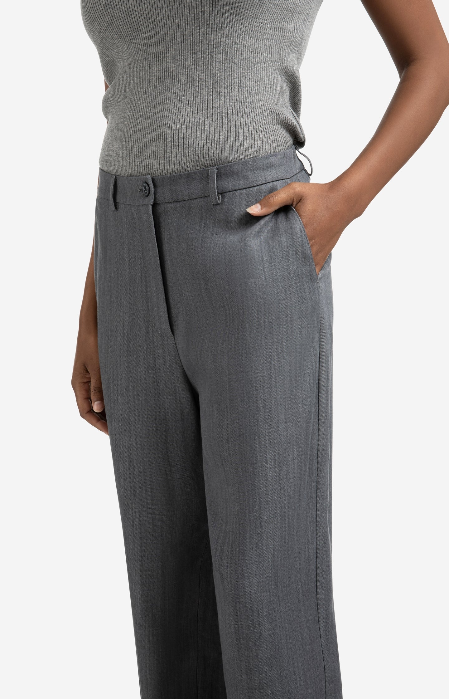 Tapered trousers with high waist