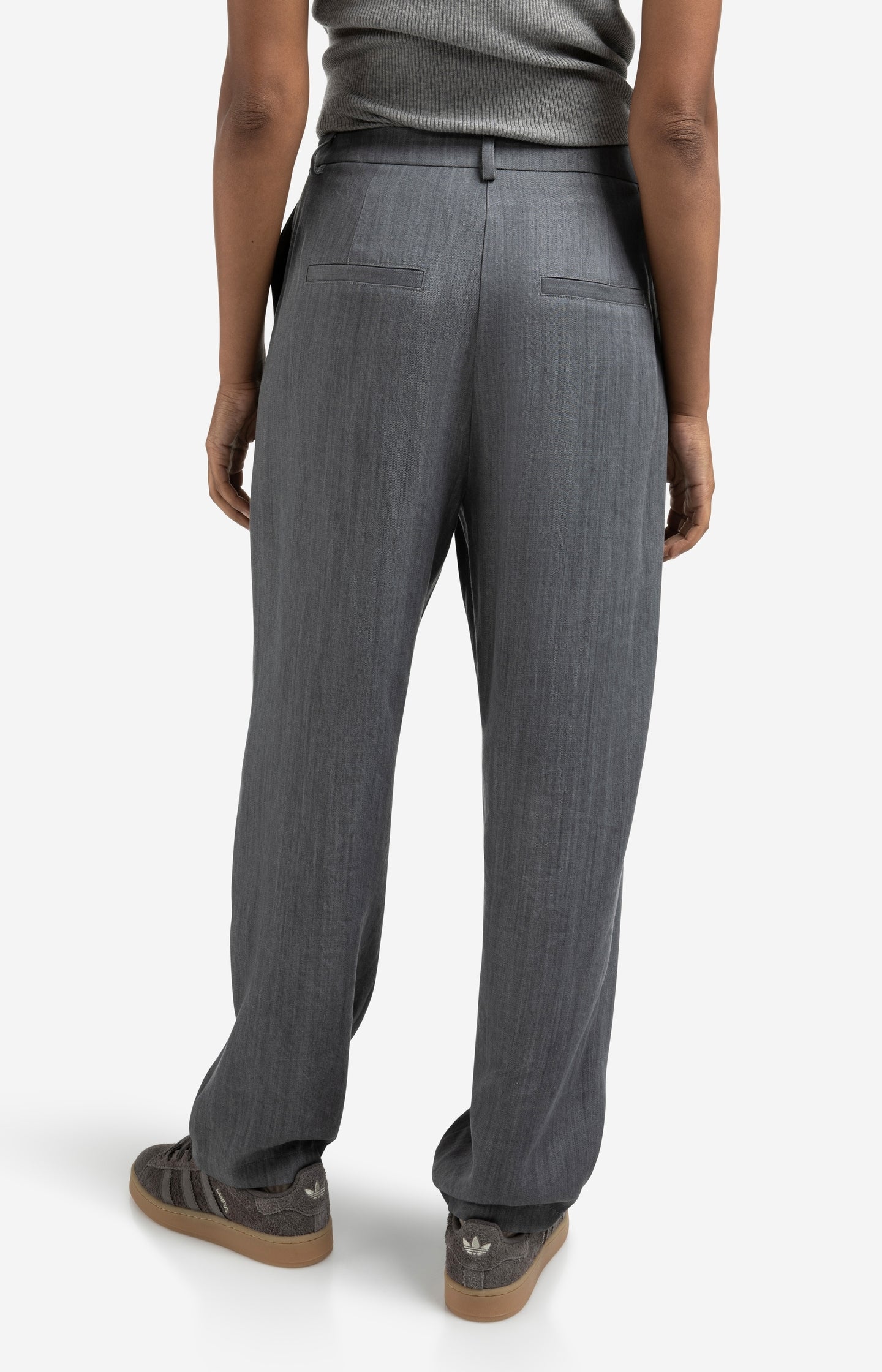 Tapered trousers with high waist