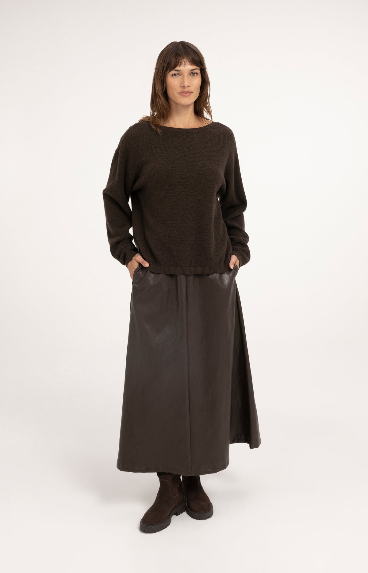 Textured sweater with deep V-neck at back - Brown