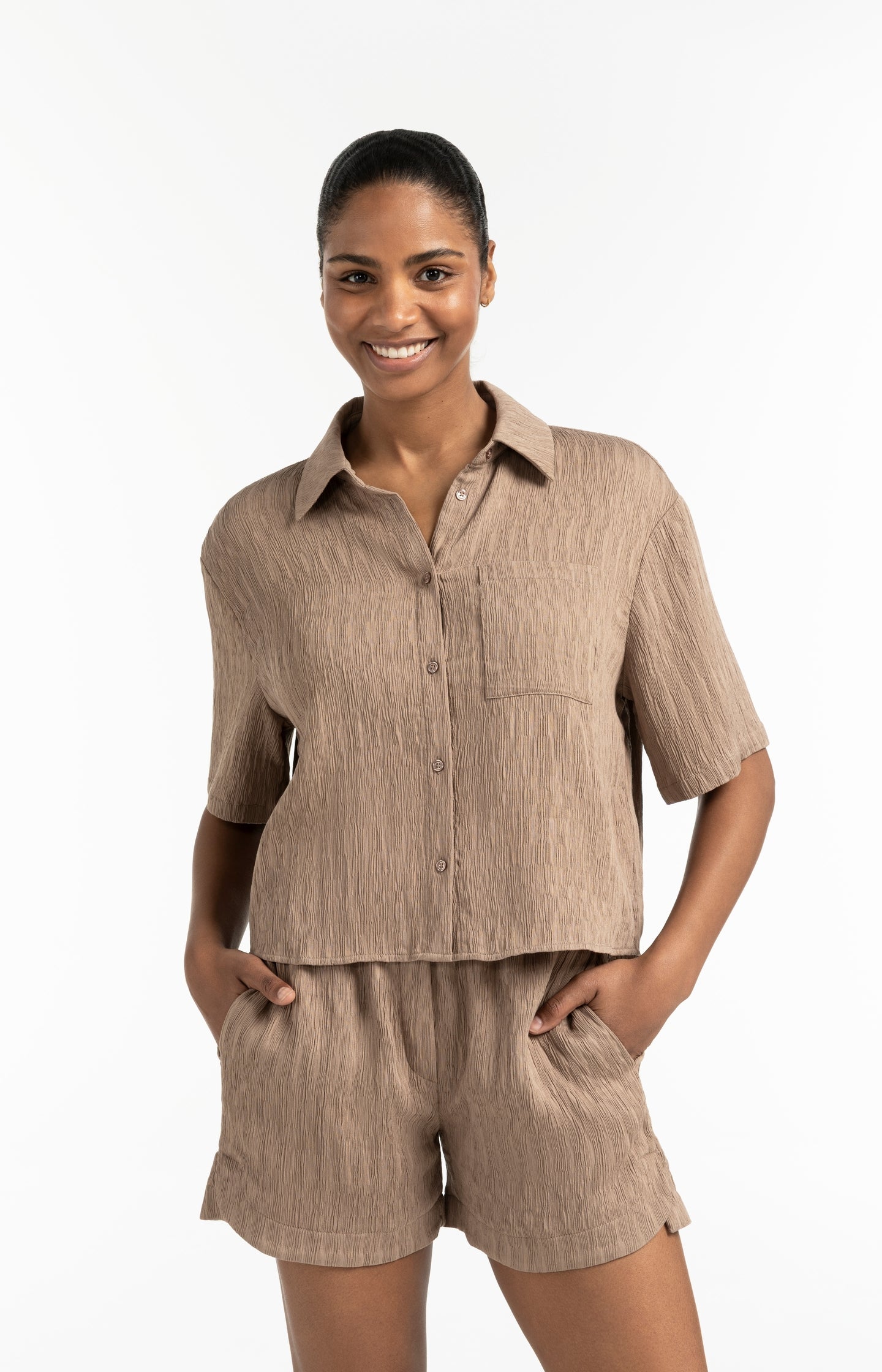 Textured woven shorts with elastic waistband