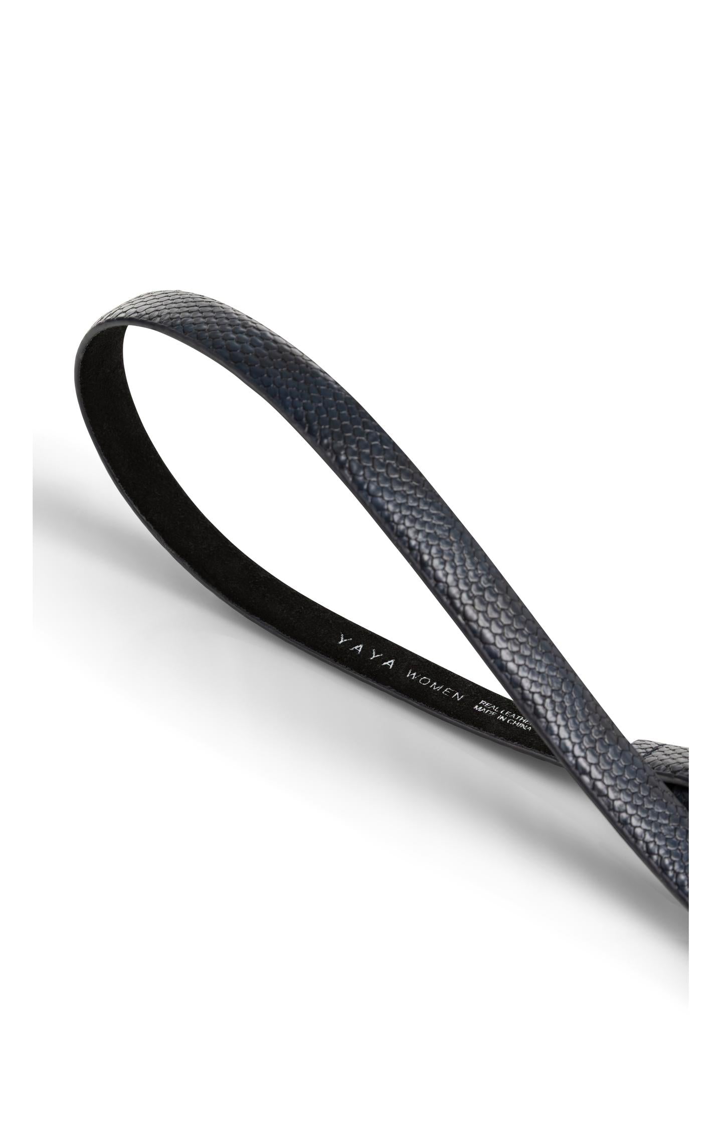 Thin leather belt with snake texture - Type: product