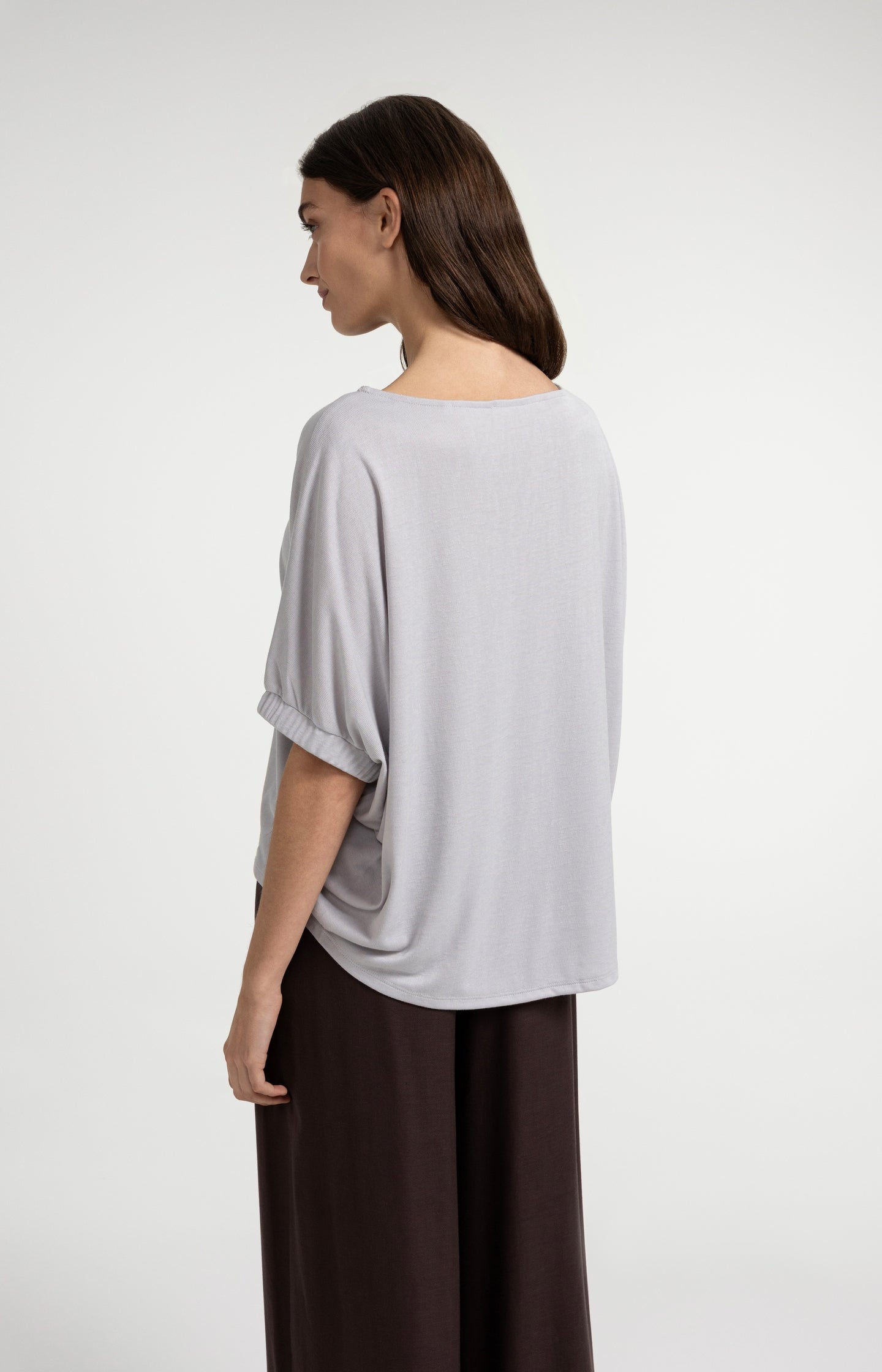 Top with boat neckline and elastic cuffs