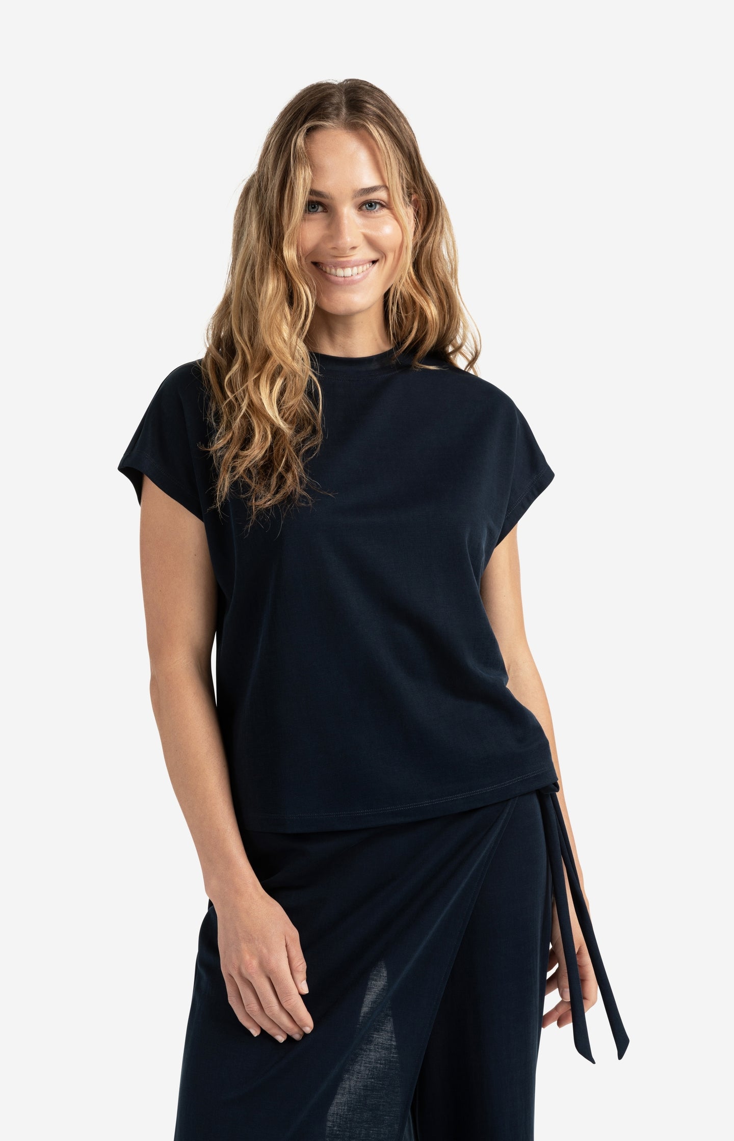 Top with cap sleeves and straight fit - Type: lookbook