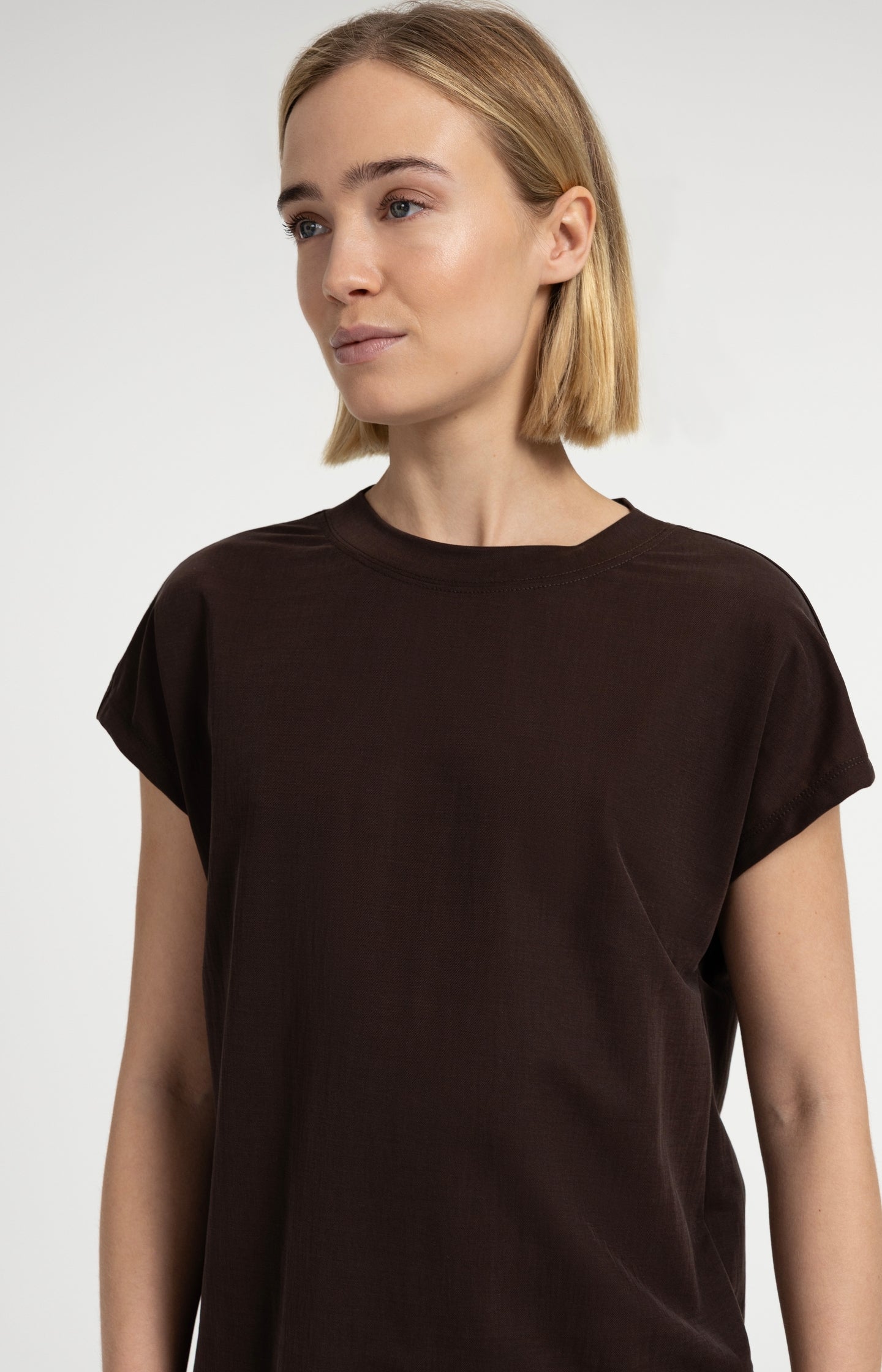 Top with crew neck and cap sleeves