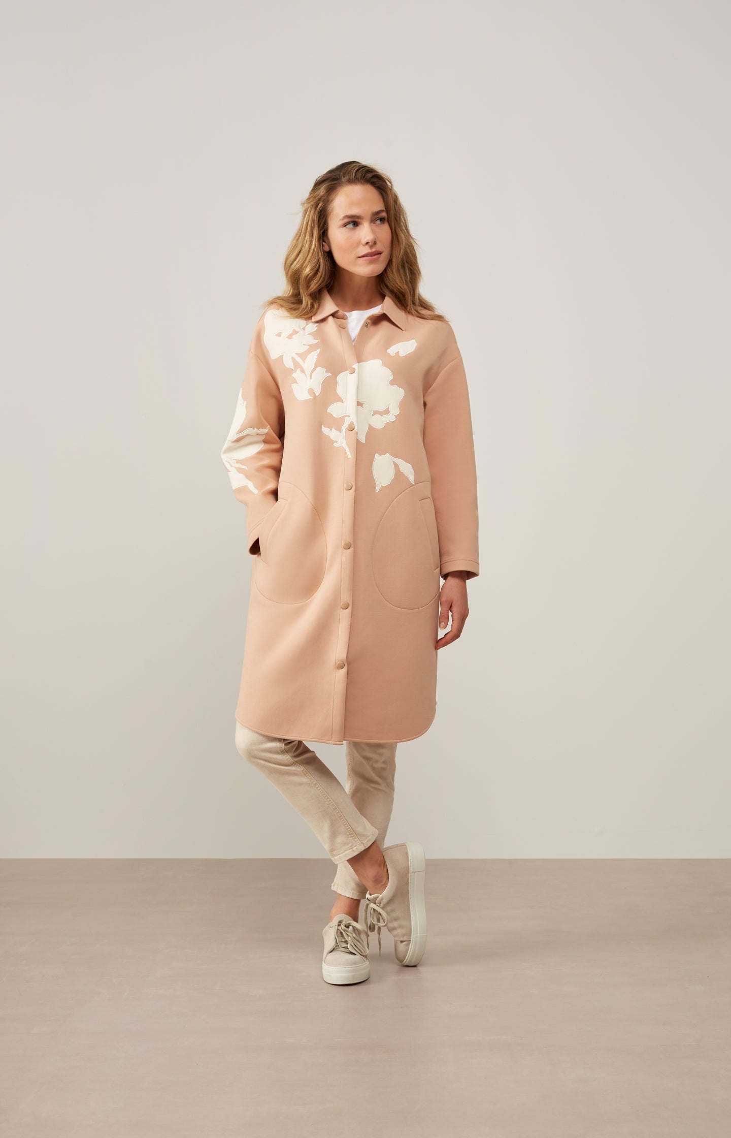 Top with crewneck and double sleeve effect in regular fit - Type: lookbook