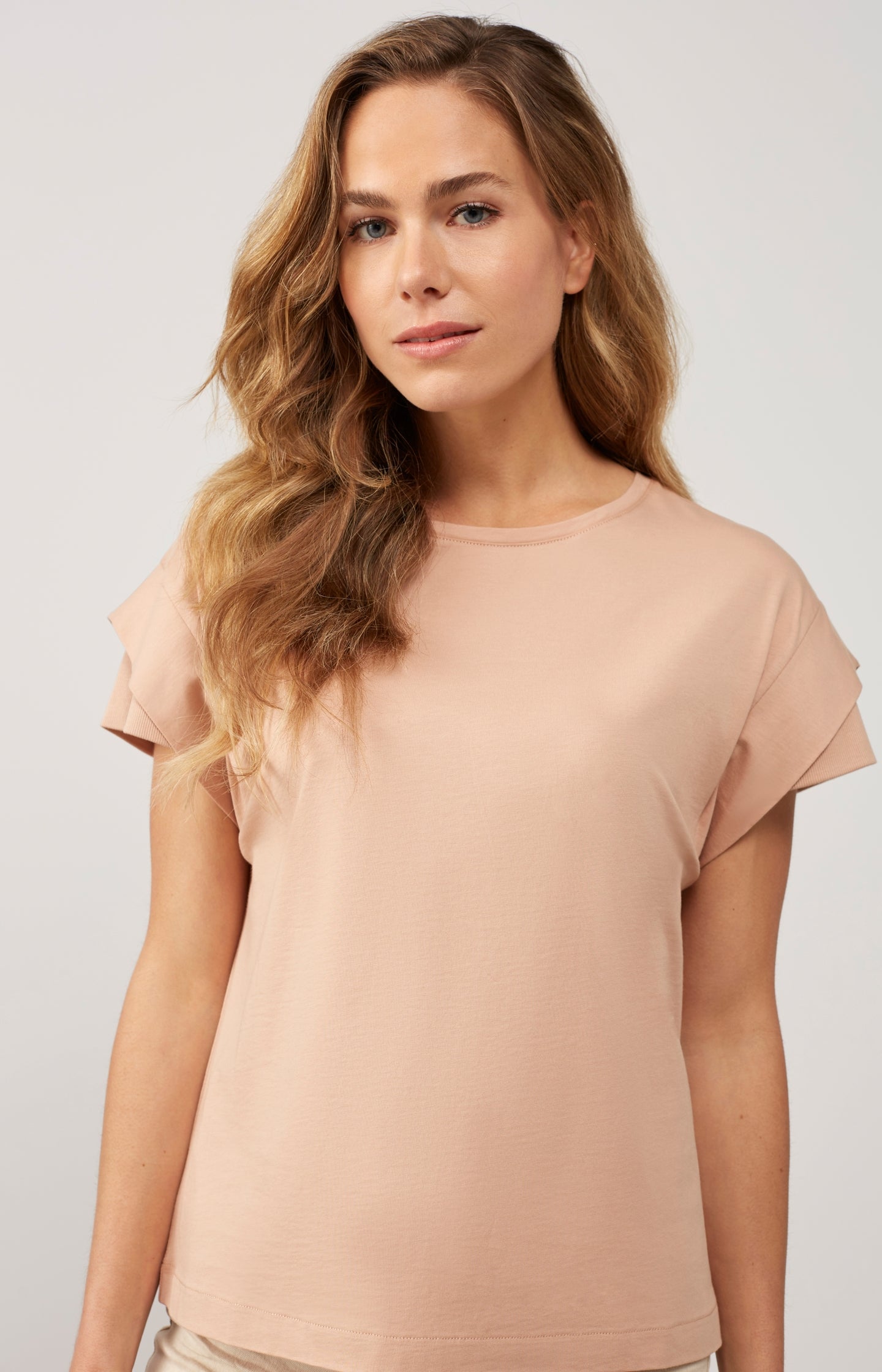 Top with crewneck and double sleeve effect in regular fit - Type: lookbook