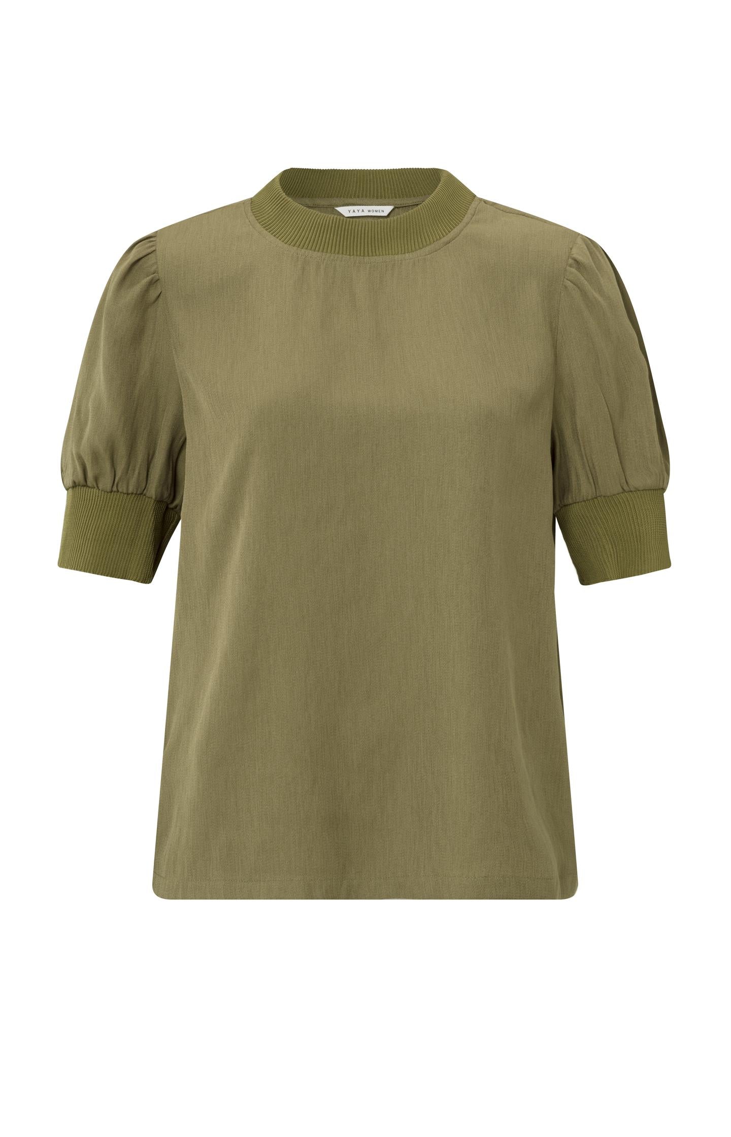 Top with crewneck, short puff sleeves and ribbed details - Type: product