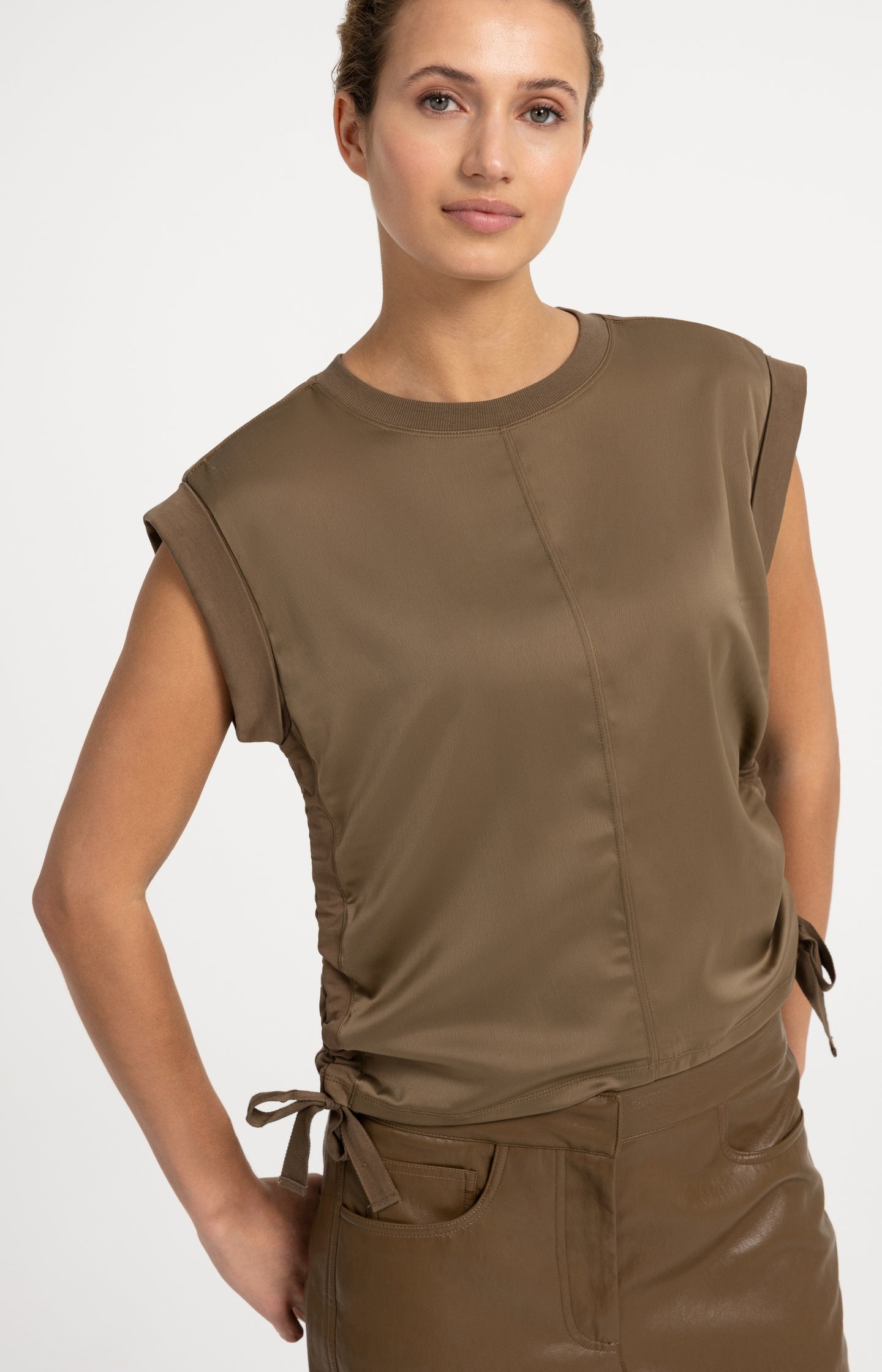 Top with drawstring details and cap sleeves