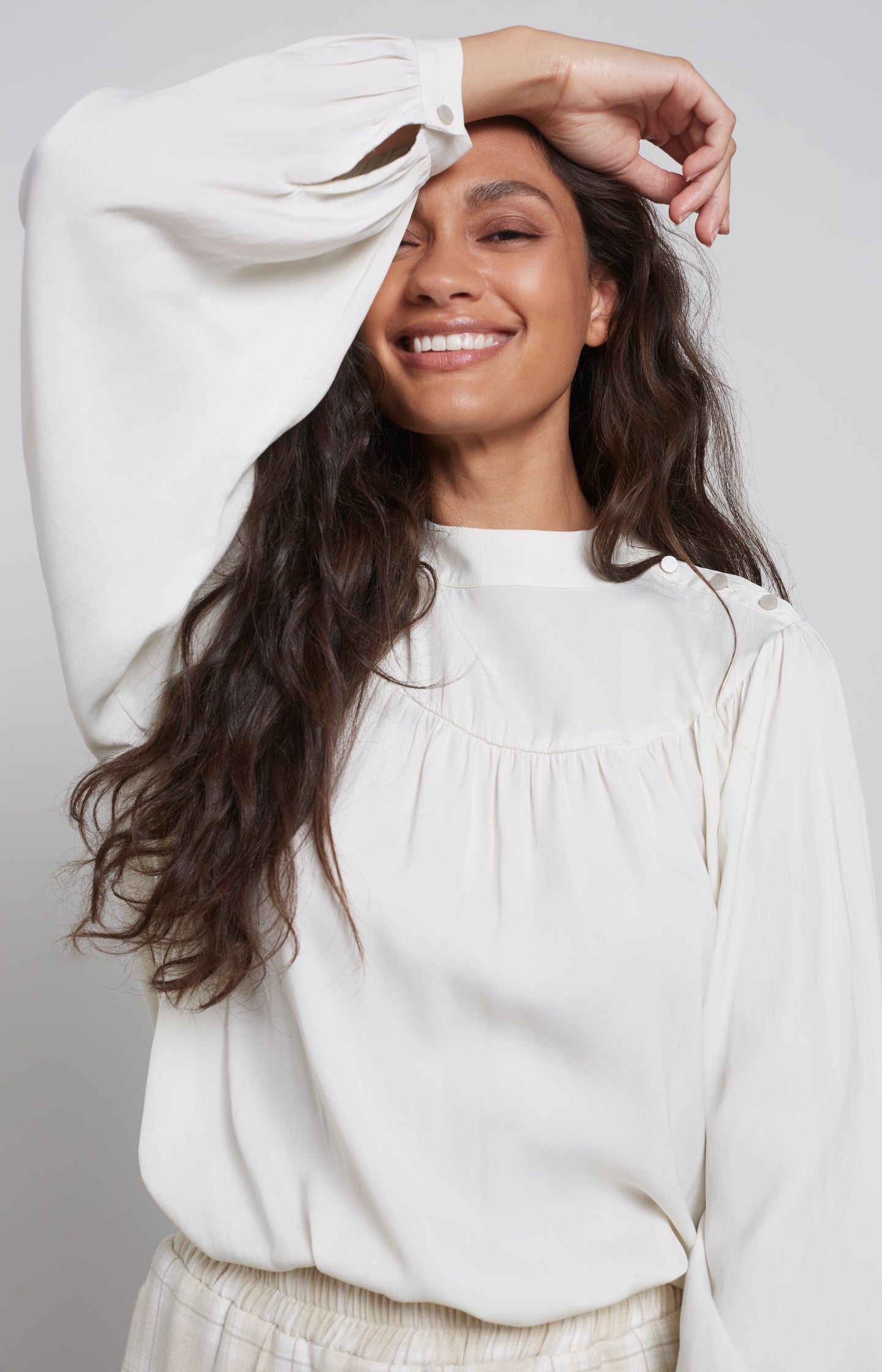 Top with high neck, long balloon sleeves and shoulder button