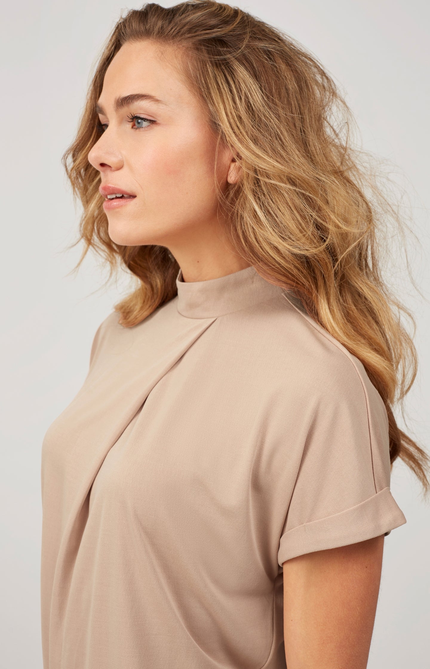 Top with high round neck, short sleeves and pleat detail - Type: lookbook