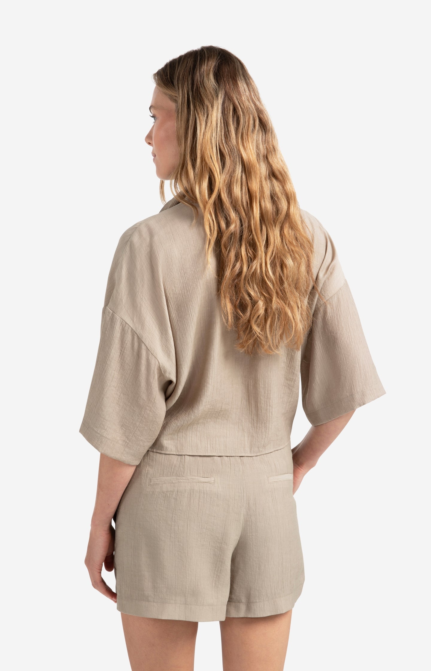 Top with knotted detail and wide sleeves - Type: lookbook