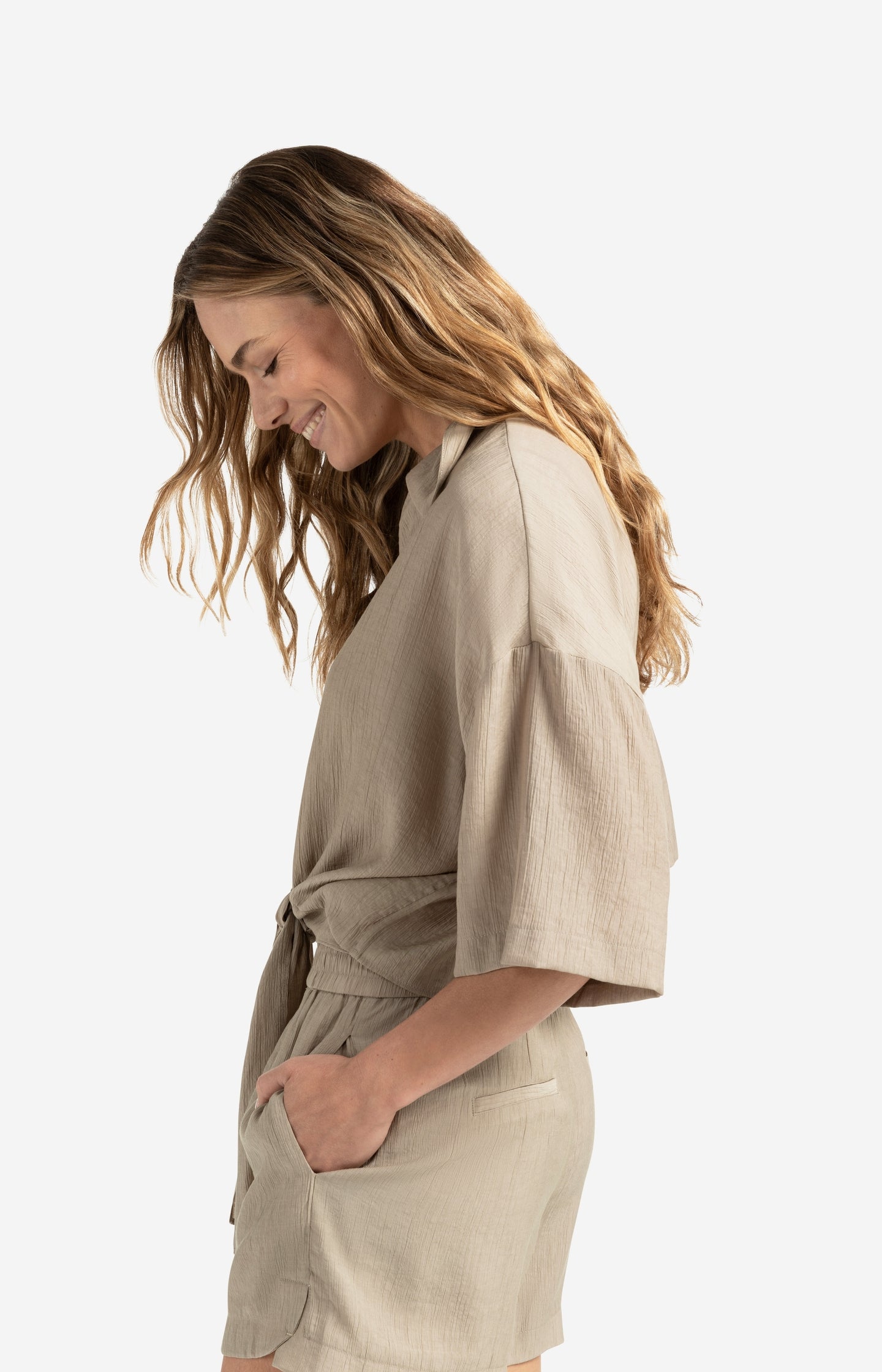Top with knotted detail and wide sleeves