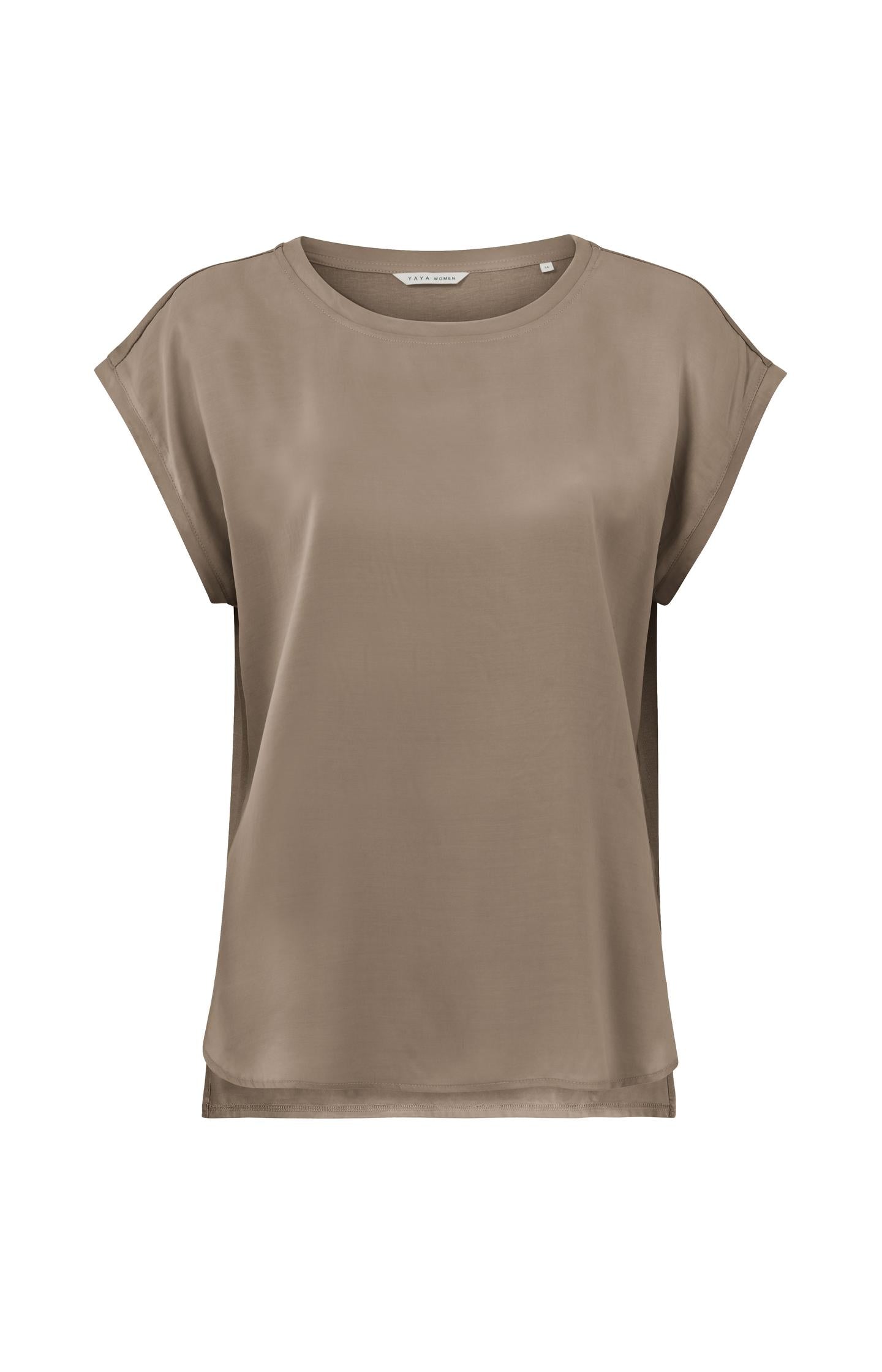 Top with round neck and cap sleeves without shoulder seams - Type: product