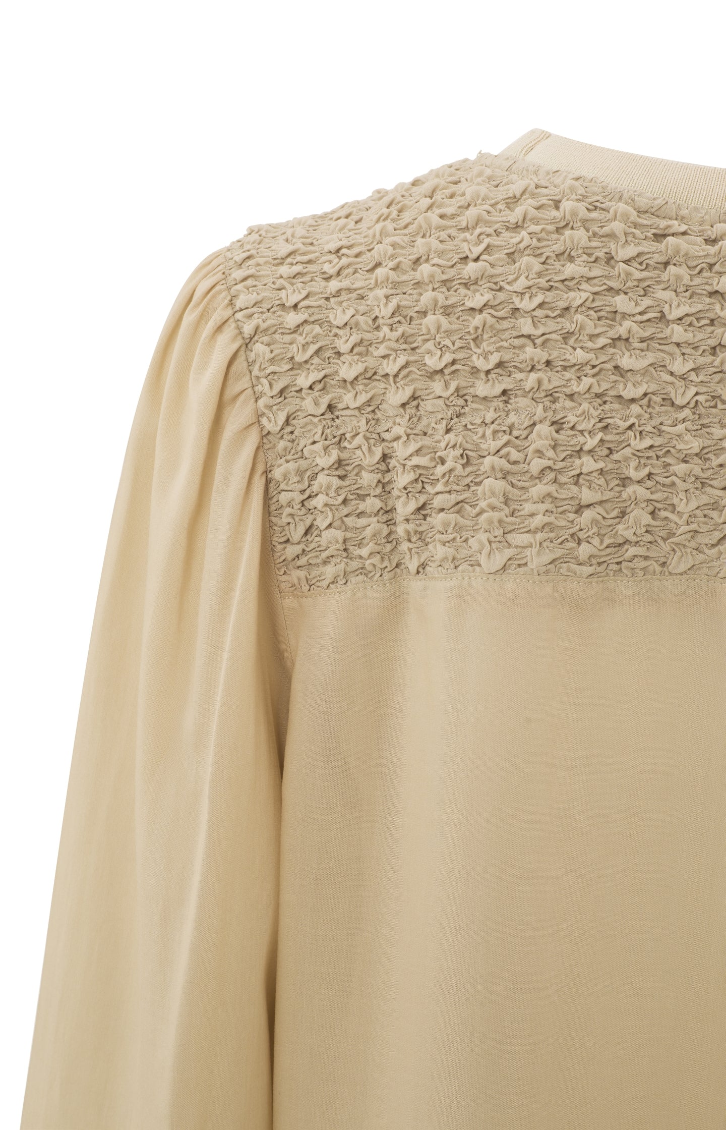 Top with round neck, long balloon sleeves and details