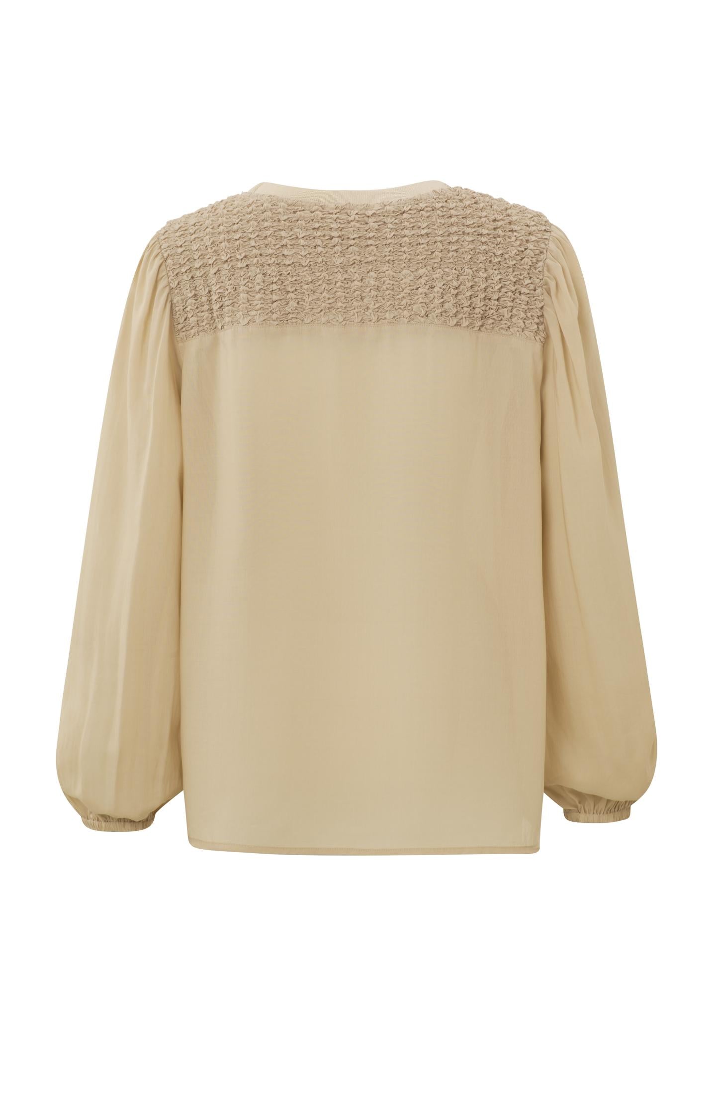 Top with round neck, long balloon sleeves and details