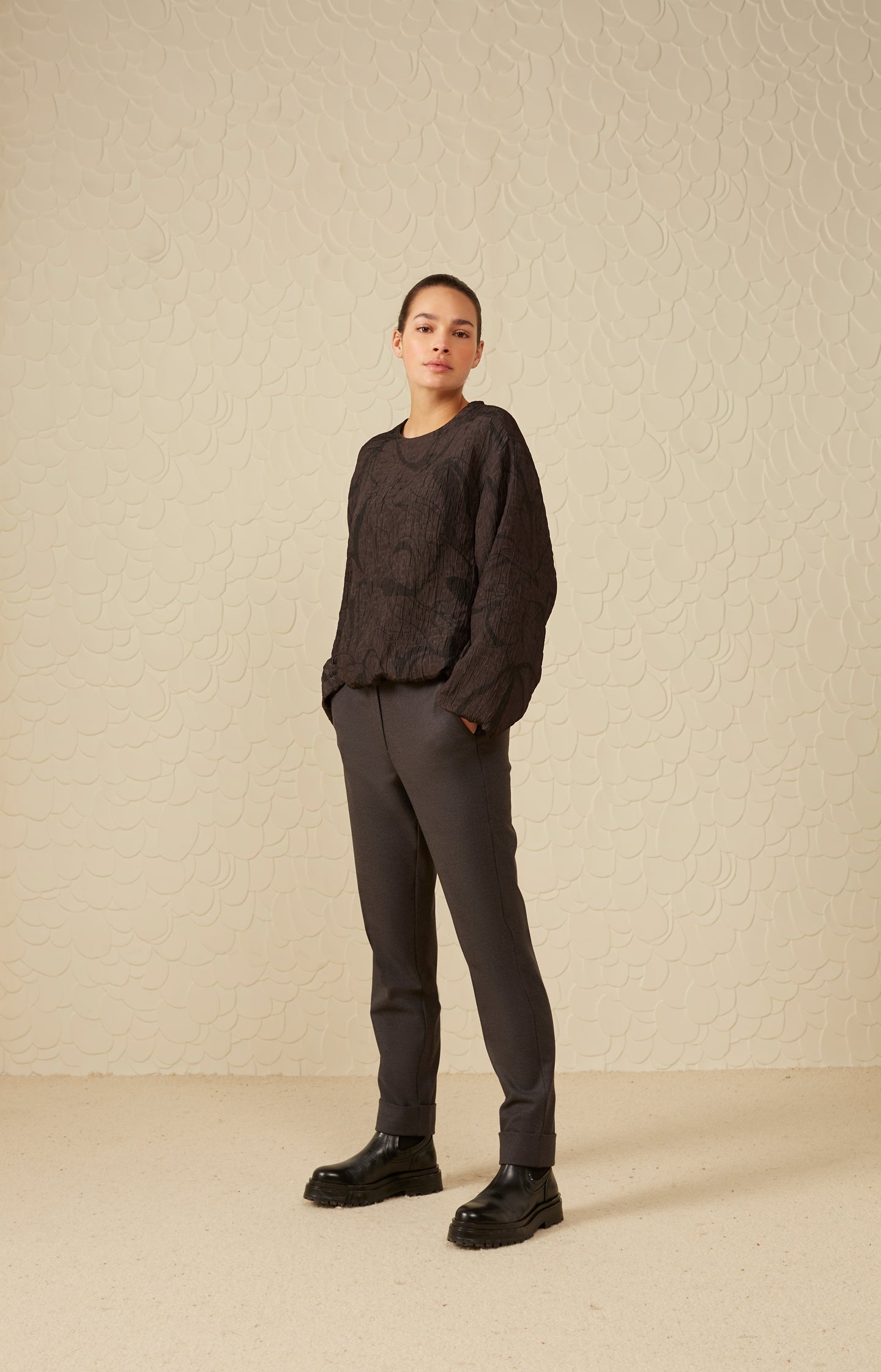 Top with round neck, long balloon sleeves and print - Type: lookbook