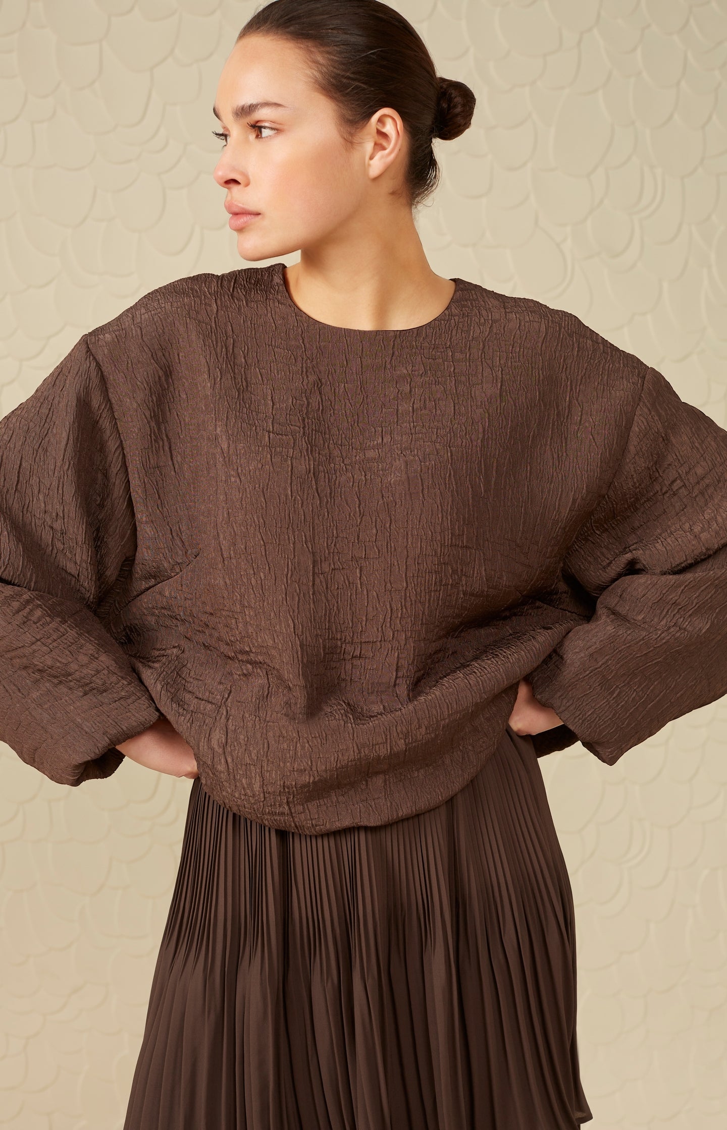 Top with round neck, long balloon sleeves in wide fit - Type: lookbook