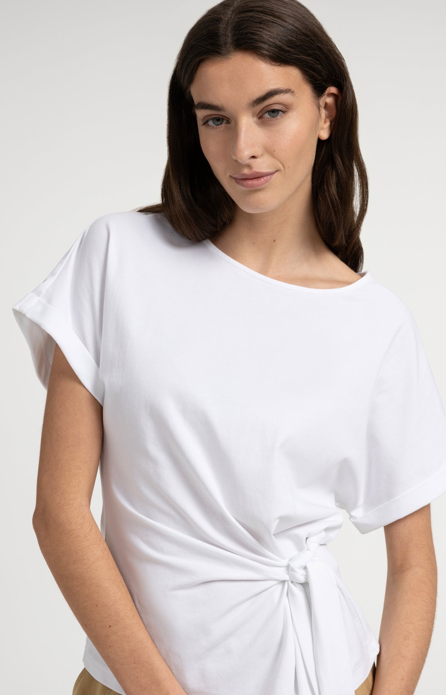 Top with round neckline and knot detail