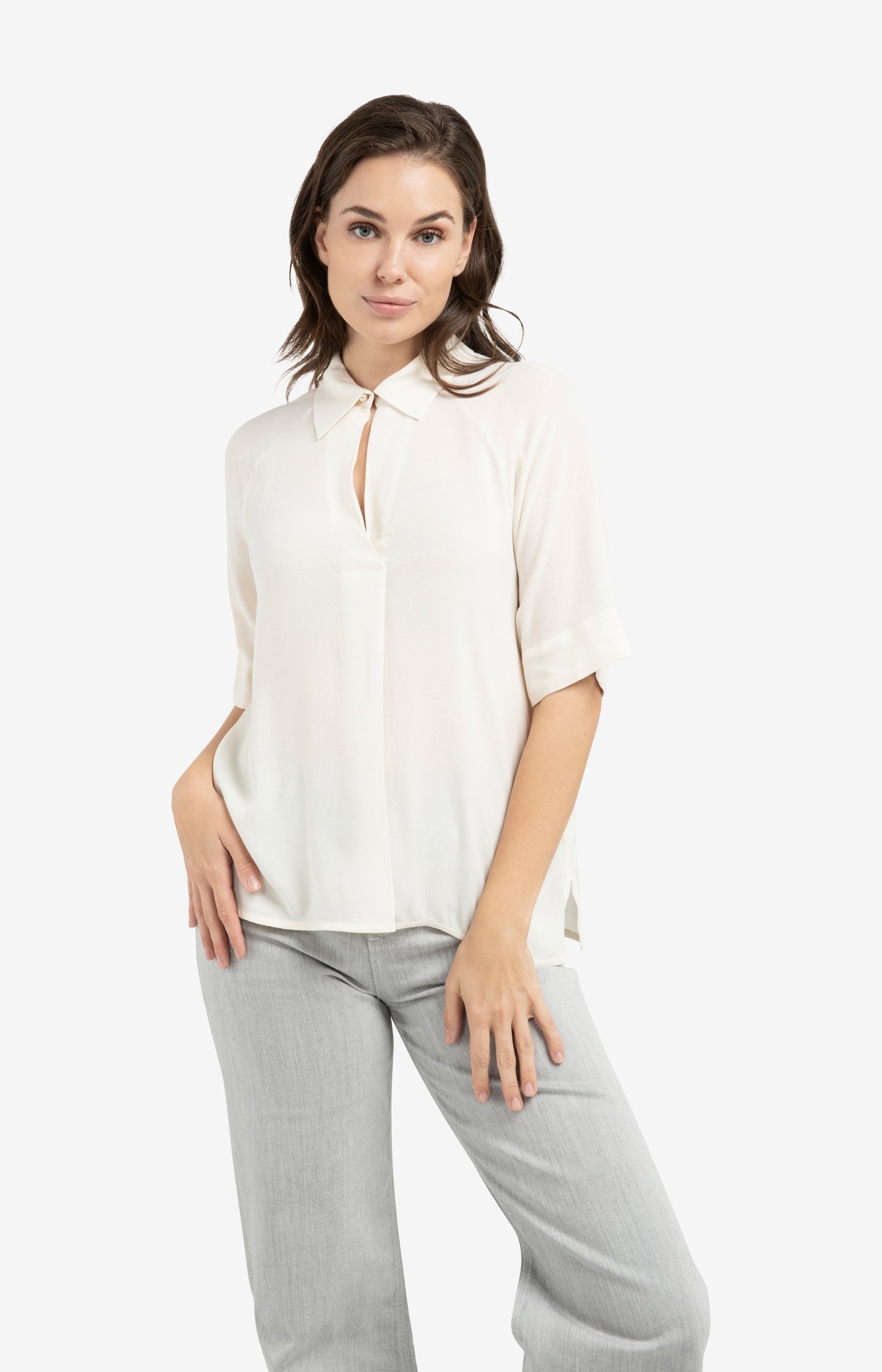 Top with short raglan sleeves and pearl detail
