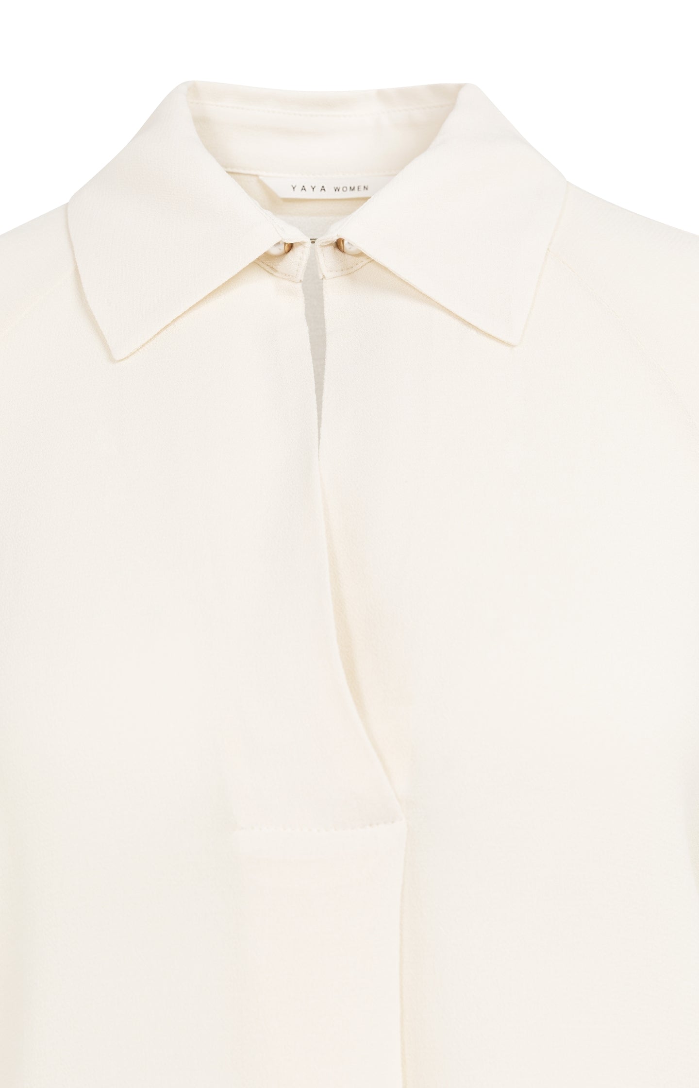 Top with short raglan sleeves and pearl detail