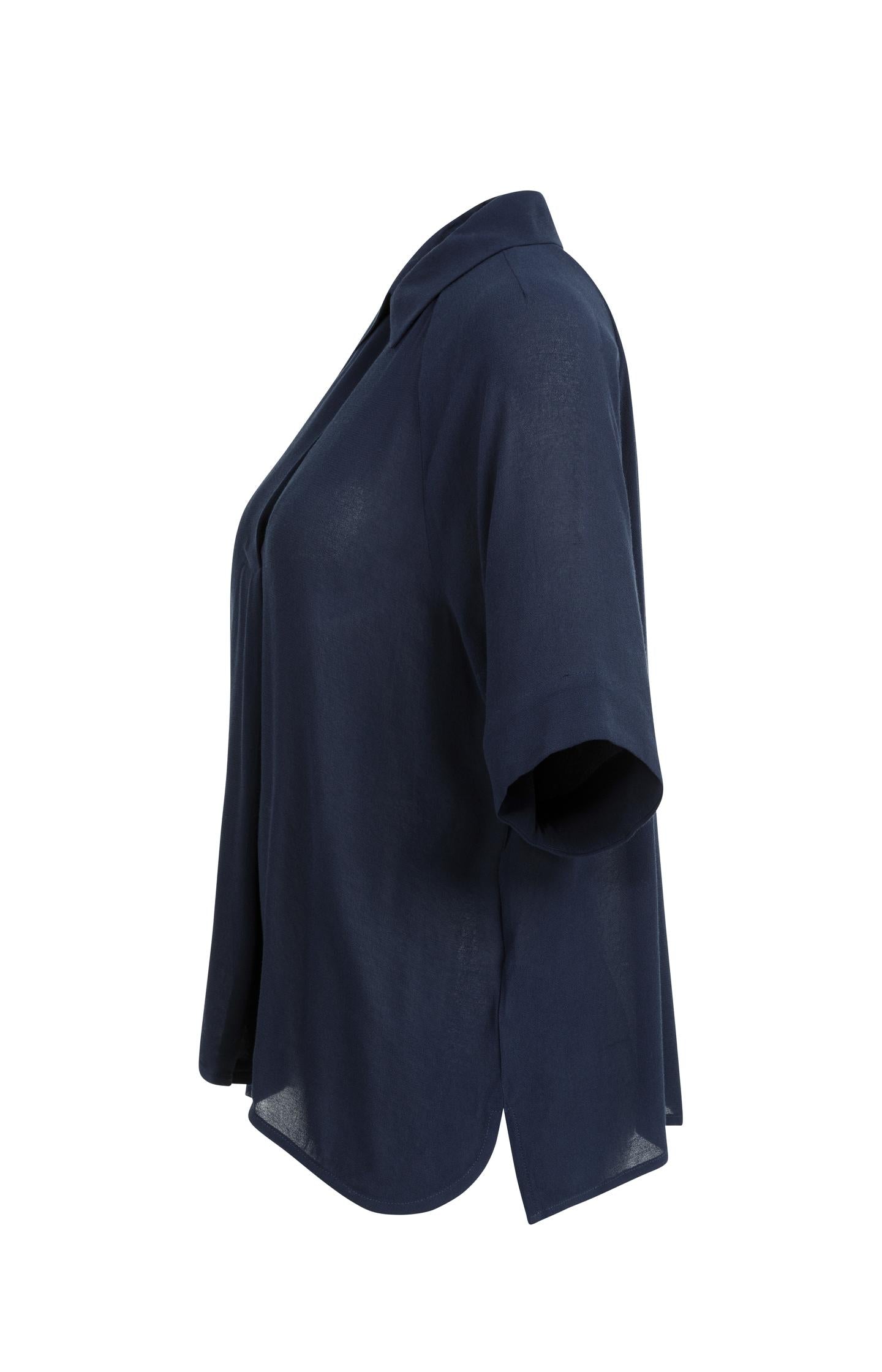 Top with short raglan sleeves and pearl detail