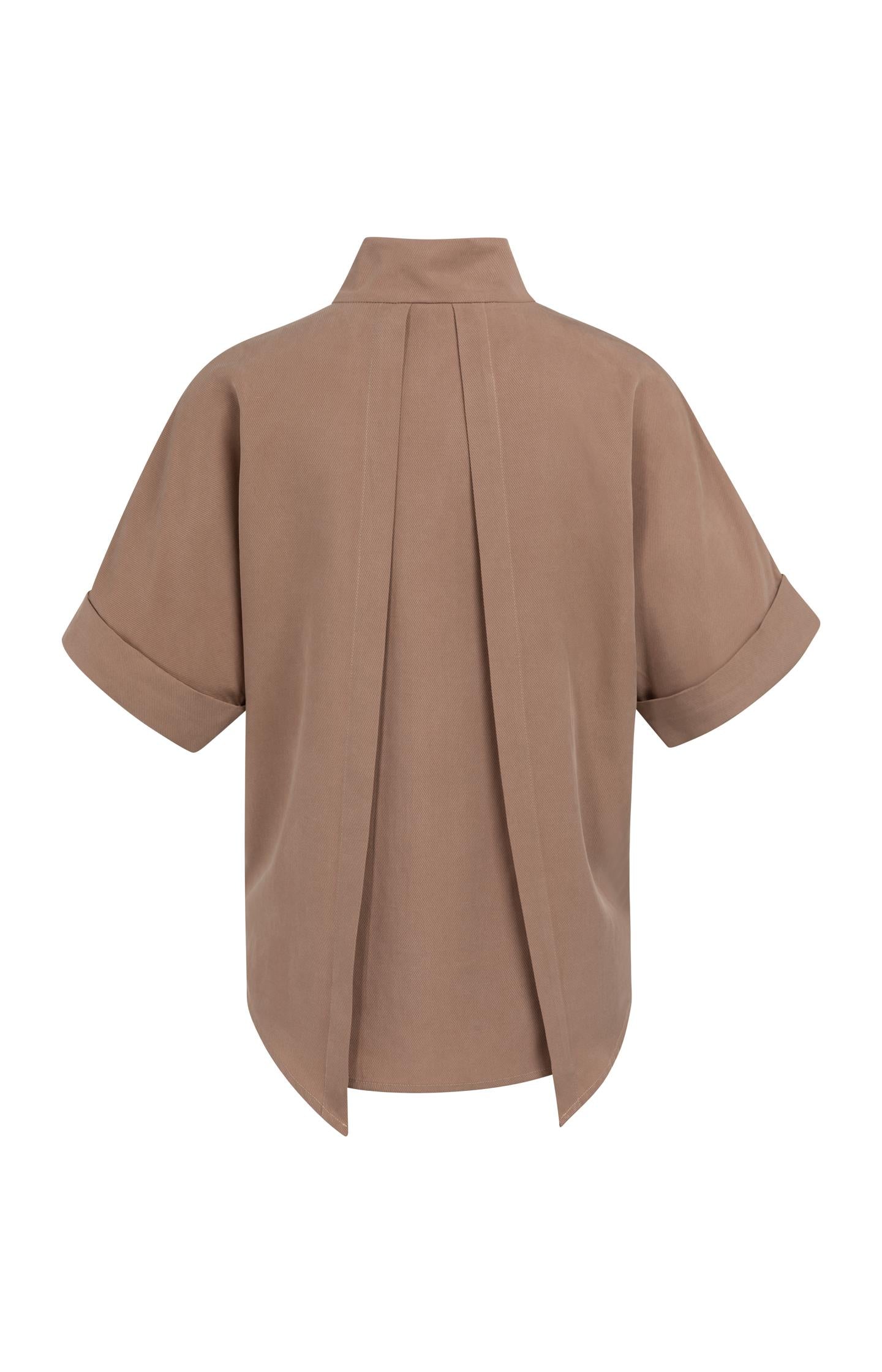 Top with short sleeves and polo collar