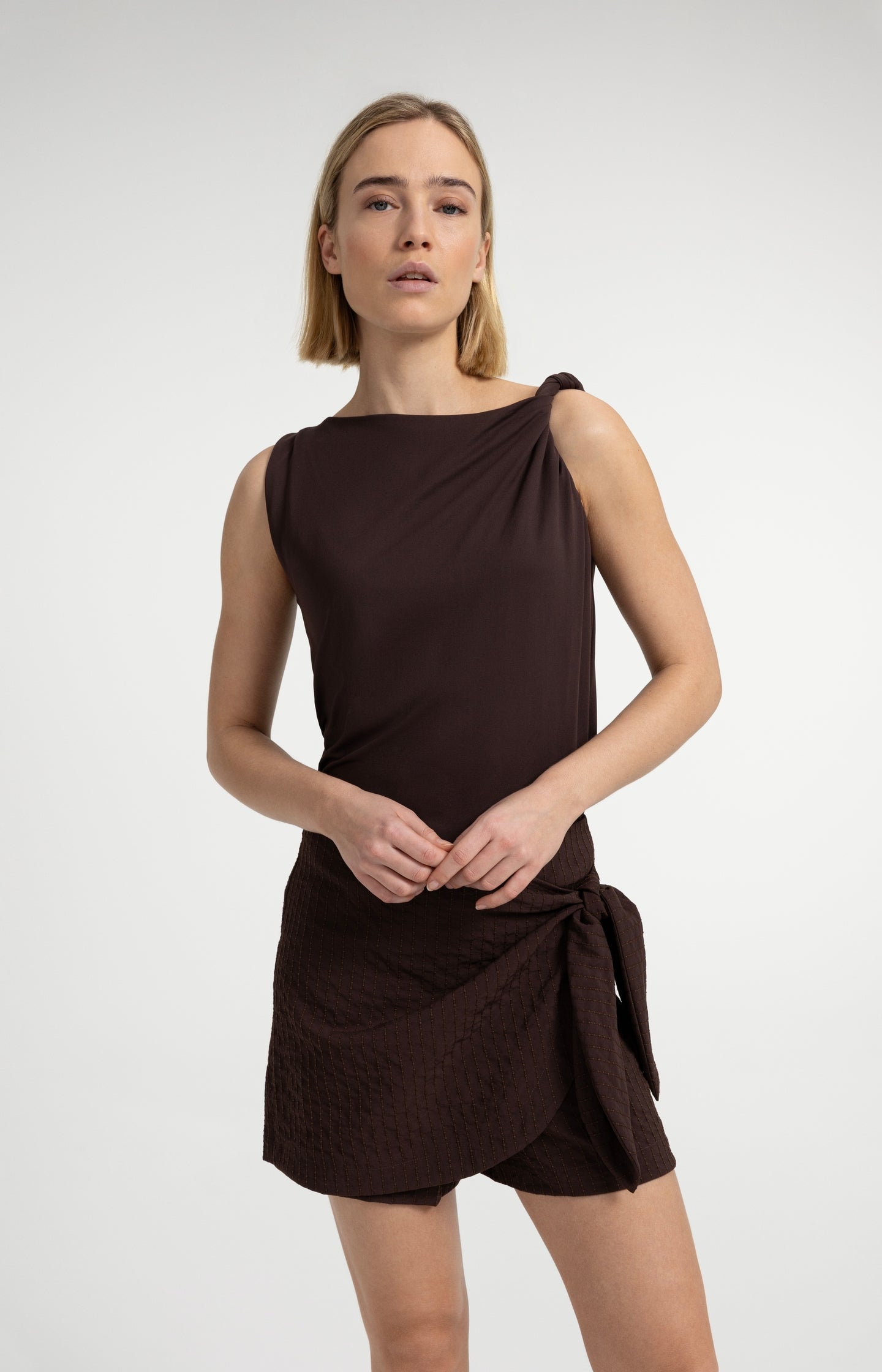 Top with twisted shoulder strap - Type: video