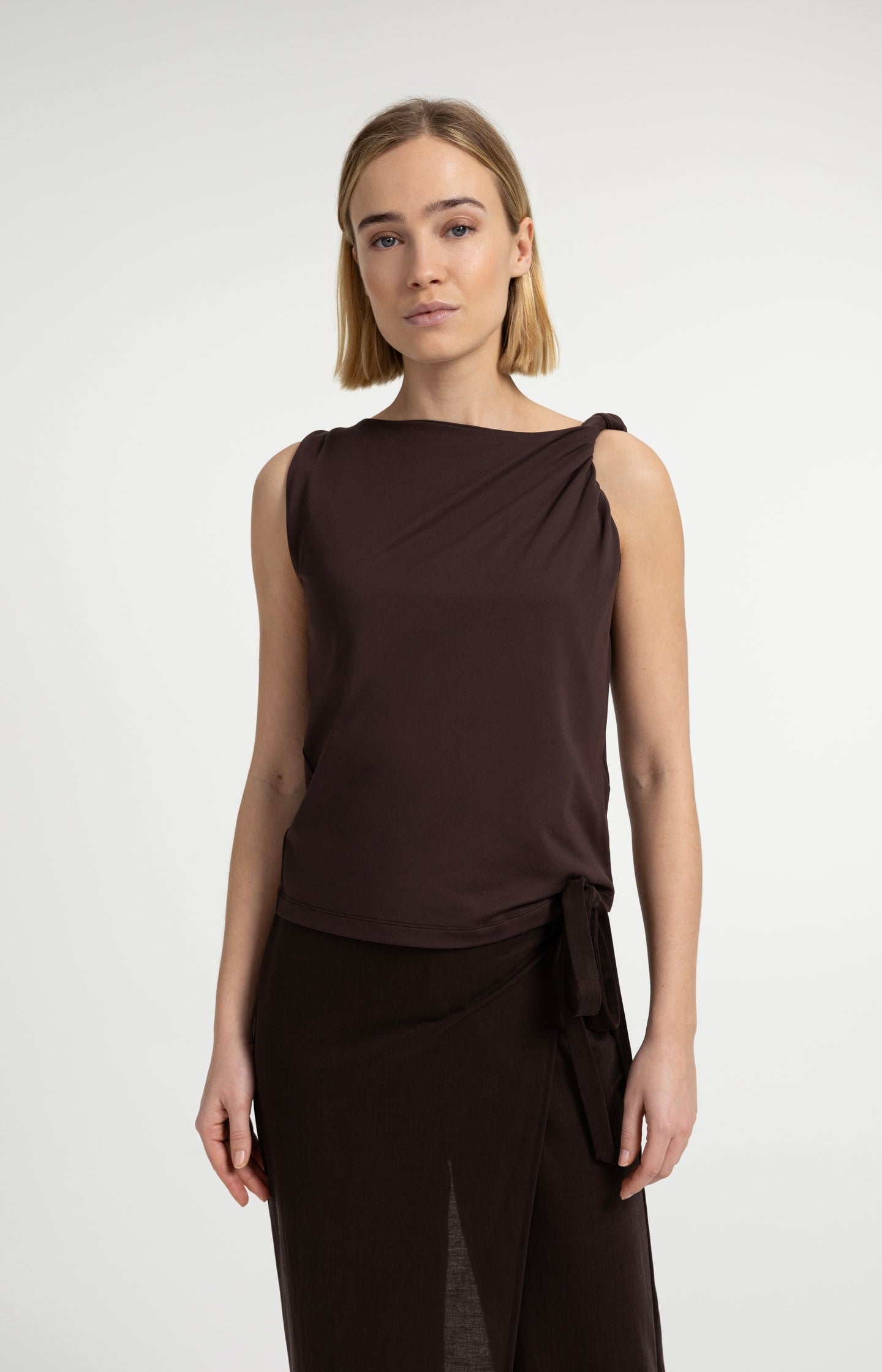 Top with twisted shoulder strap - Type: video