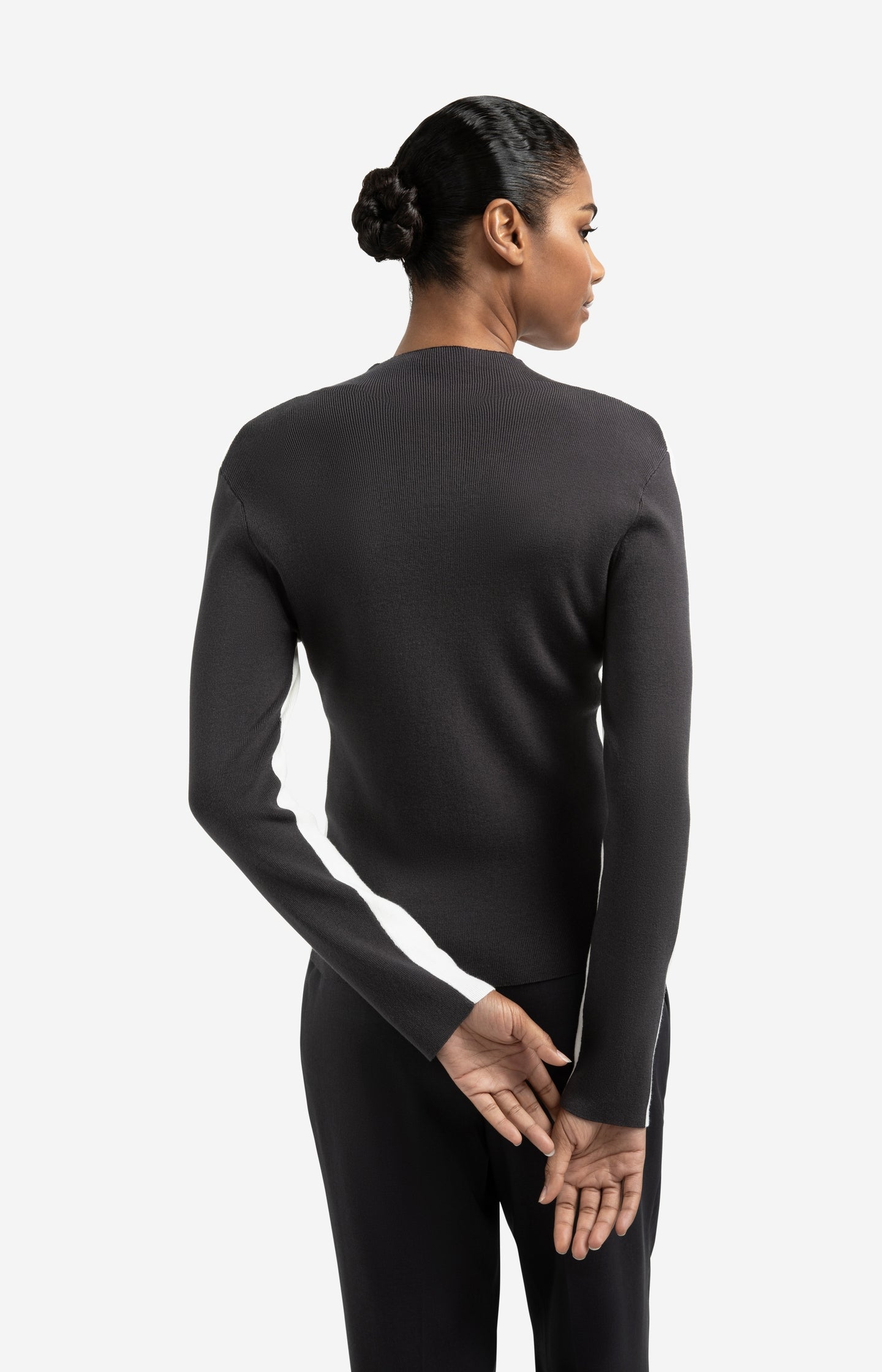 Top with two-tone design and long sleeves