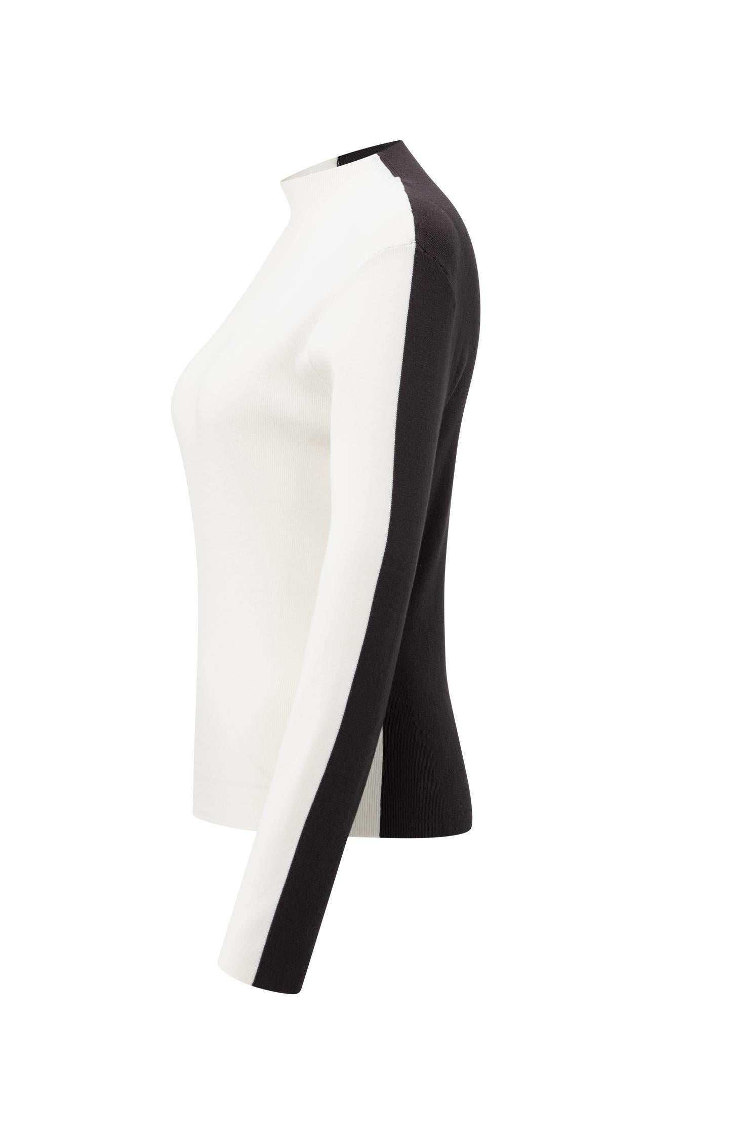 Top with two-tone design and long sleeves