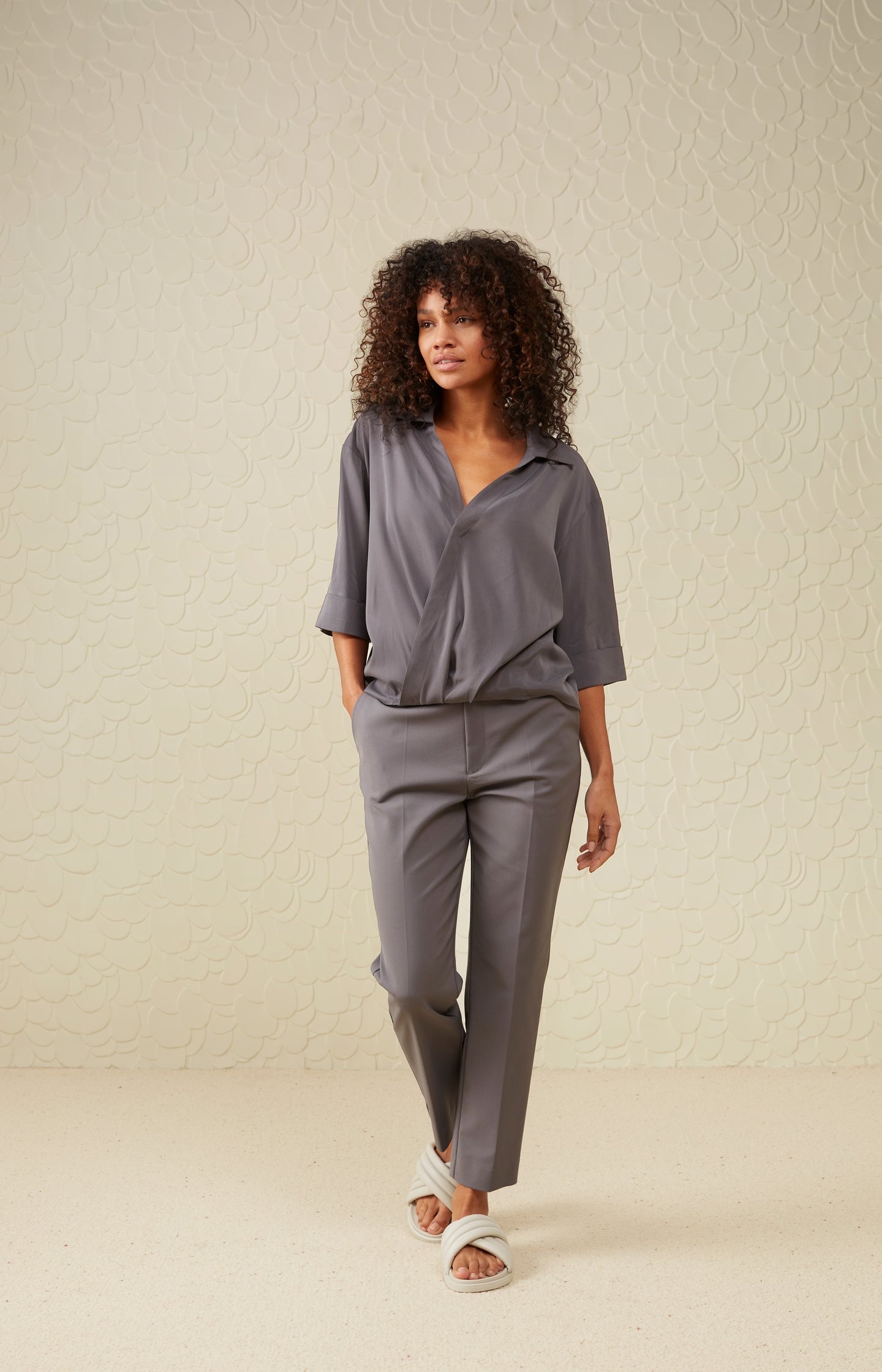 Top with V-neck, 3/4 length sleeves and draped details - Type: lookbook