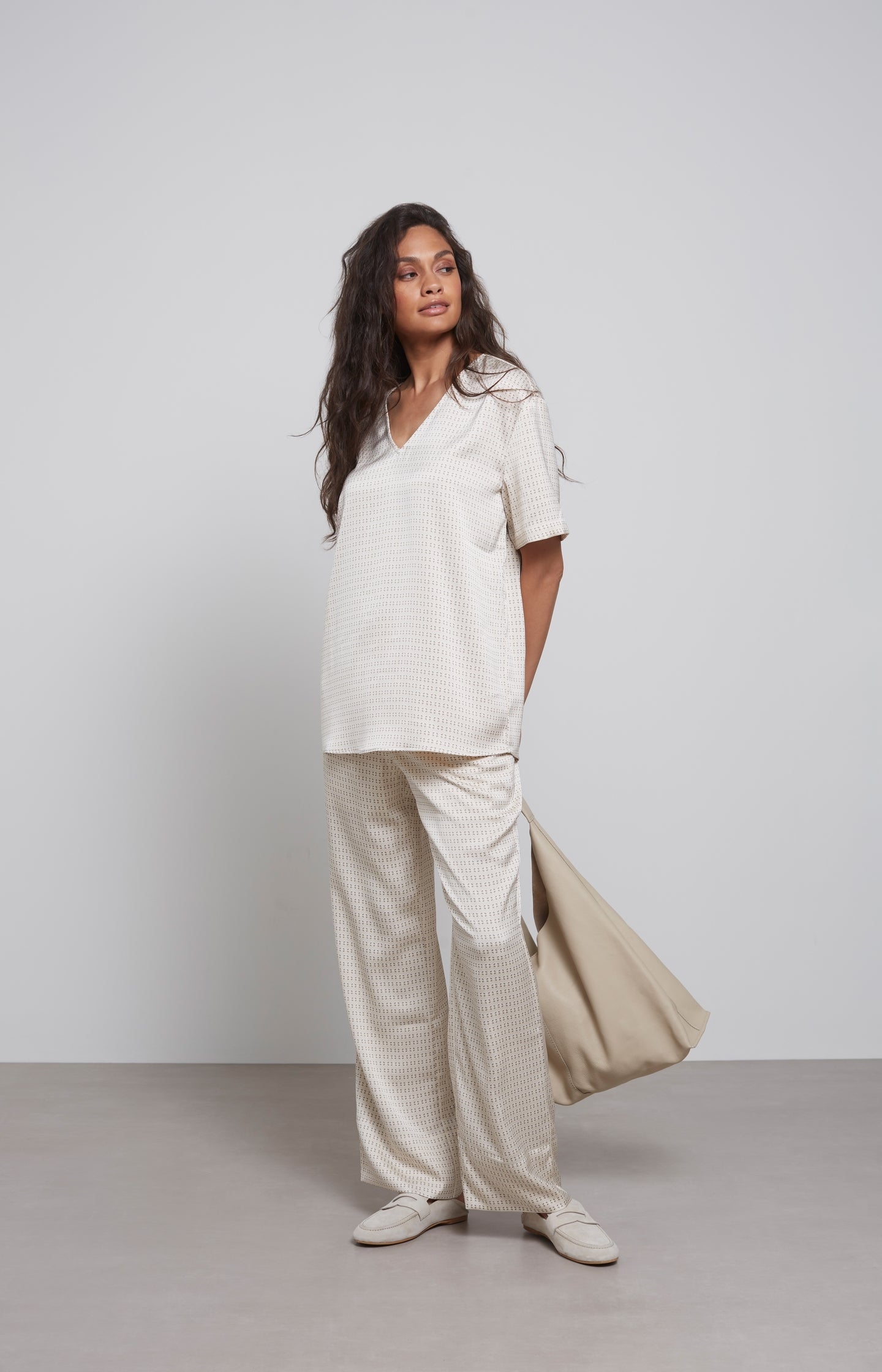 Top with V-neck, short sleeves and print in wide fit