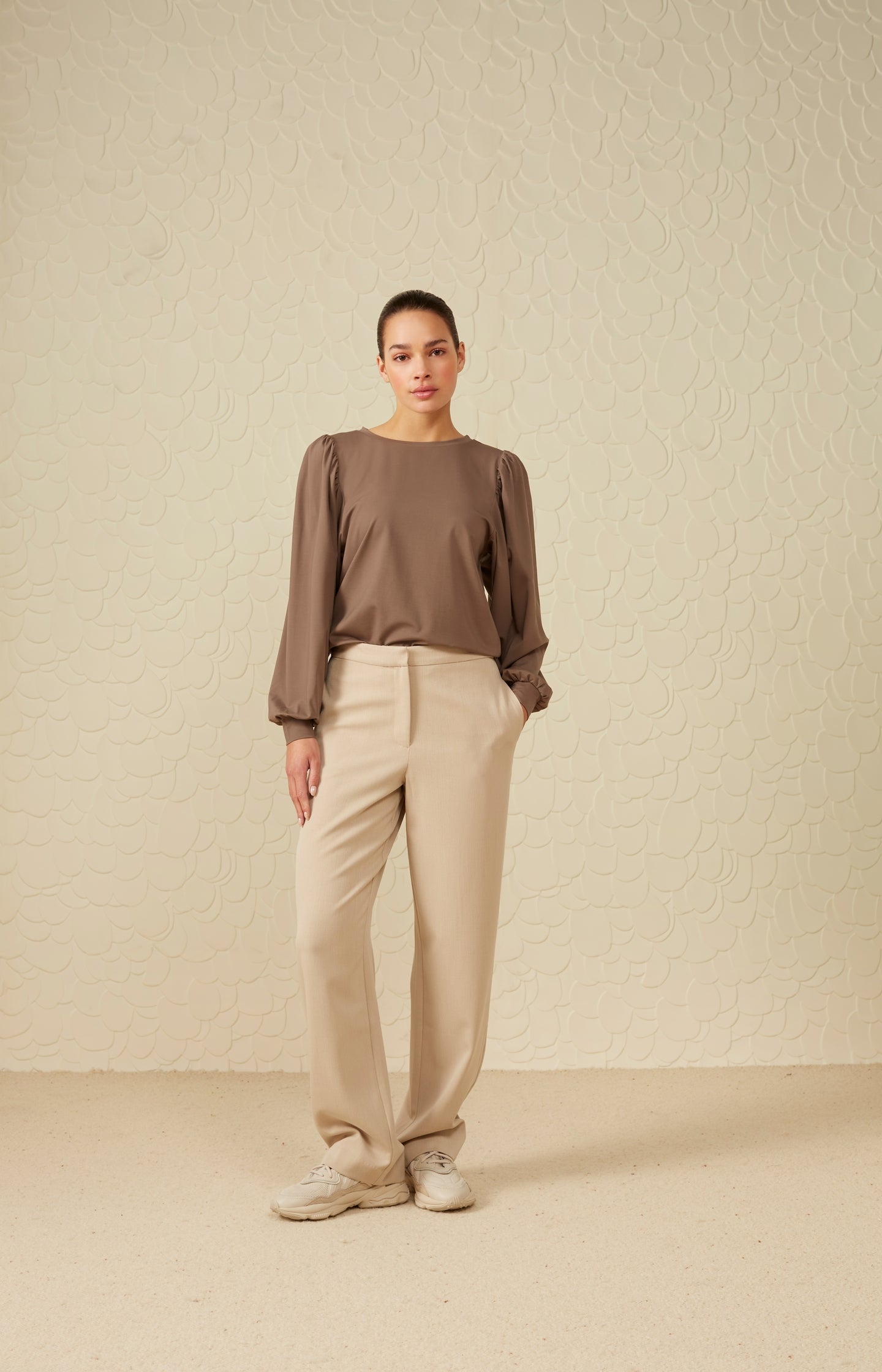 Tops with round neck and long puff sleeves in relaxed fit - Type: lookbook