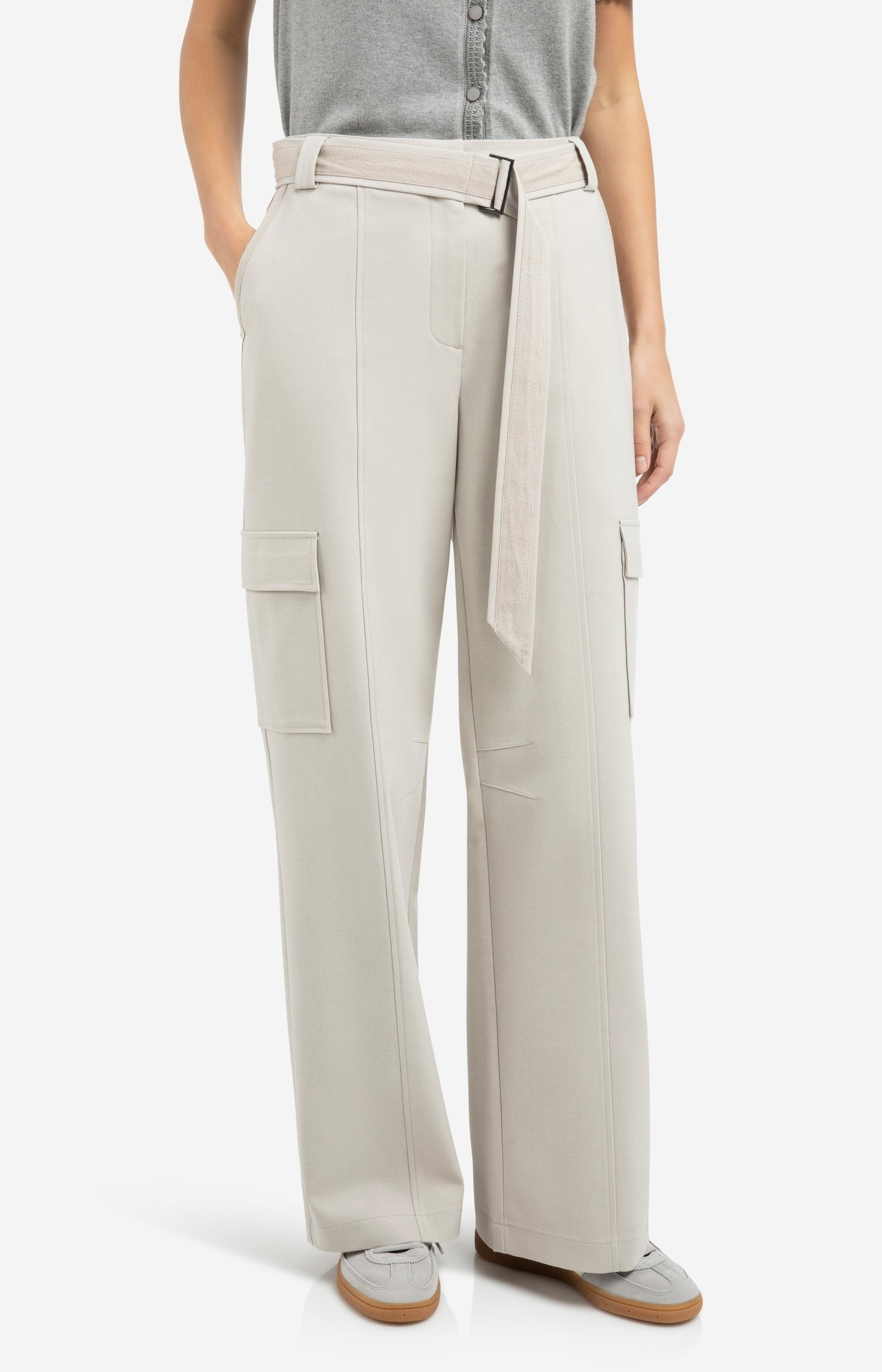 Trousers with cargo pockets, wide legs and matching belt - Grey