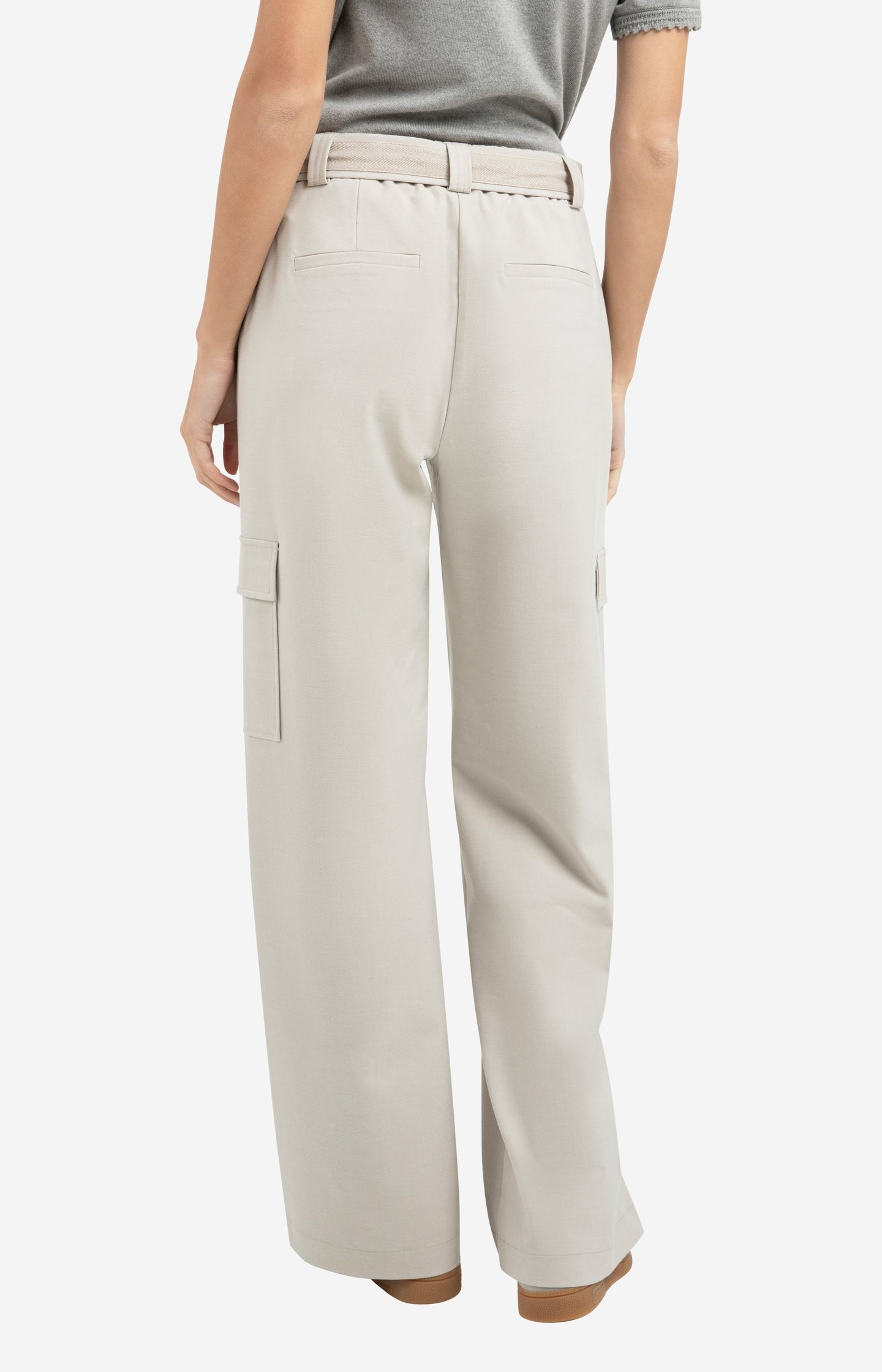Trousers with cargo pockets, wide legs and matching belt - Grey