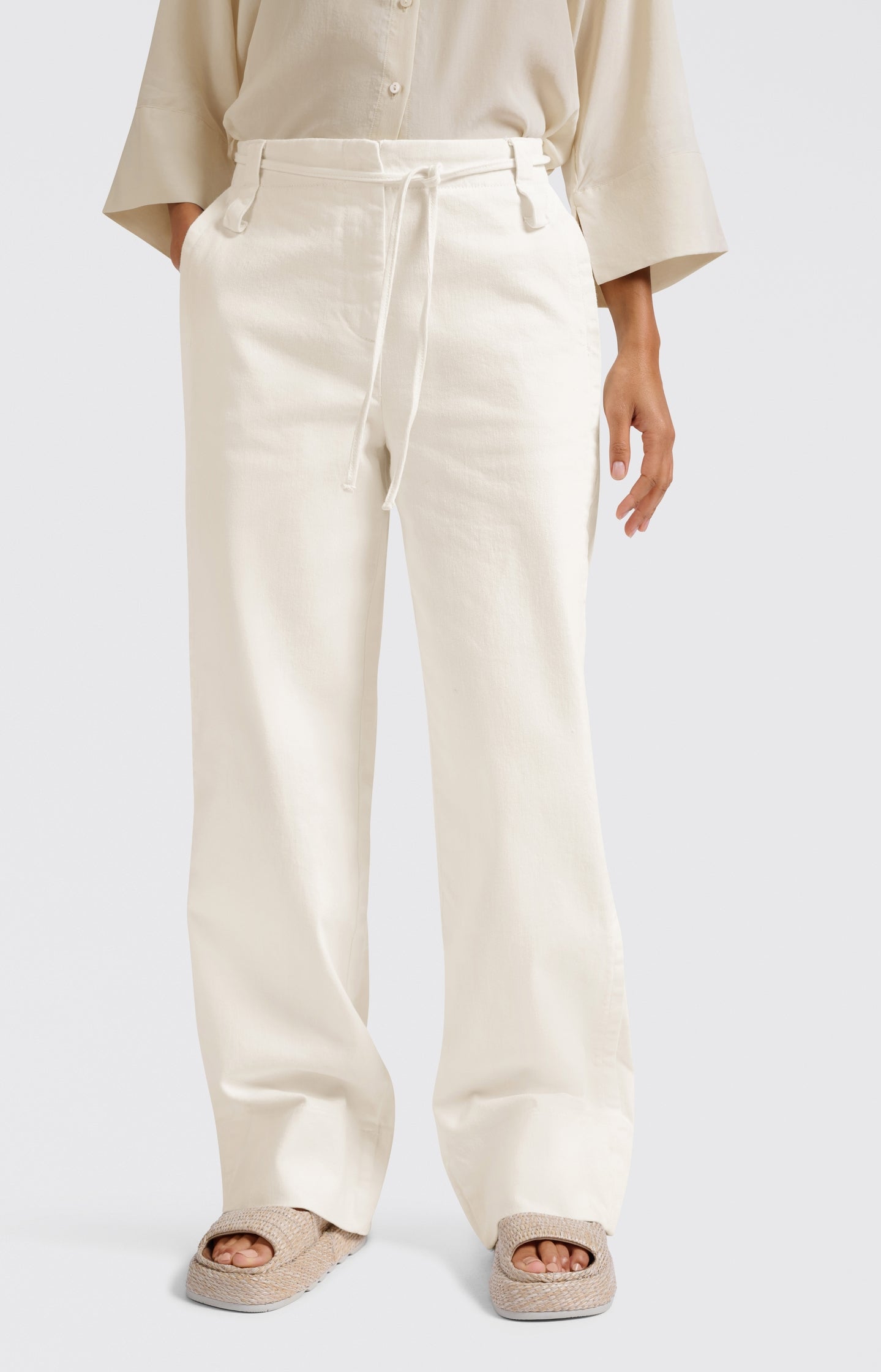 Trousers with drawstring and wide legs