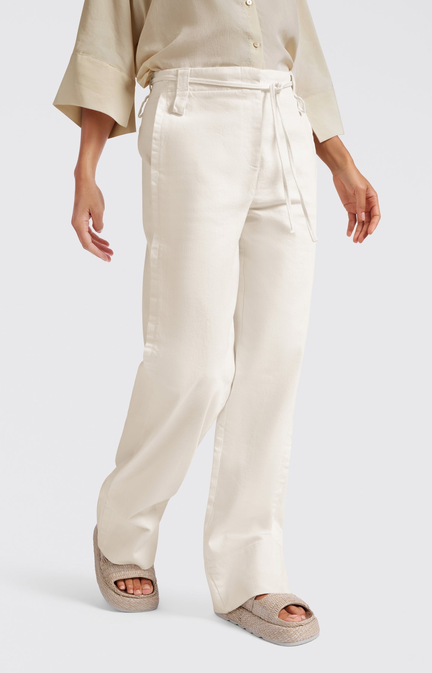 Trousers with drawstring and wide legs