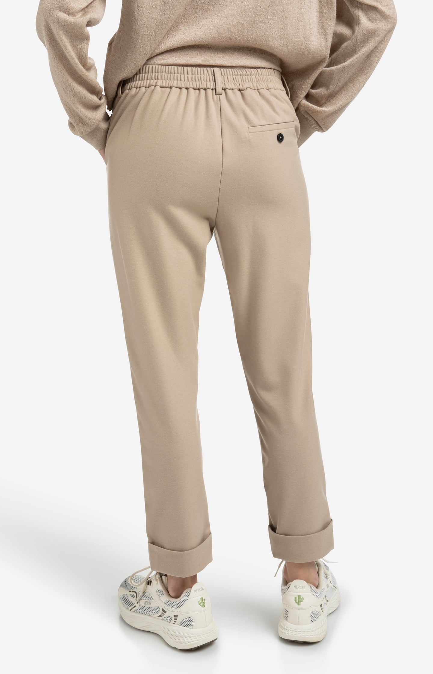 Trousers with elastic waistband and turned-up hem