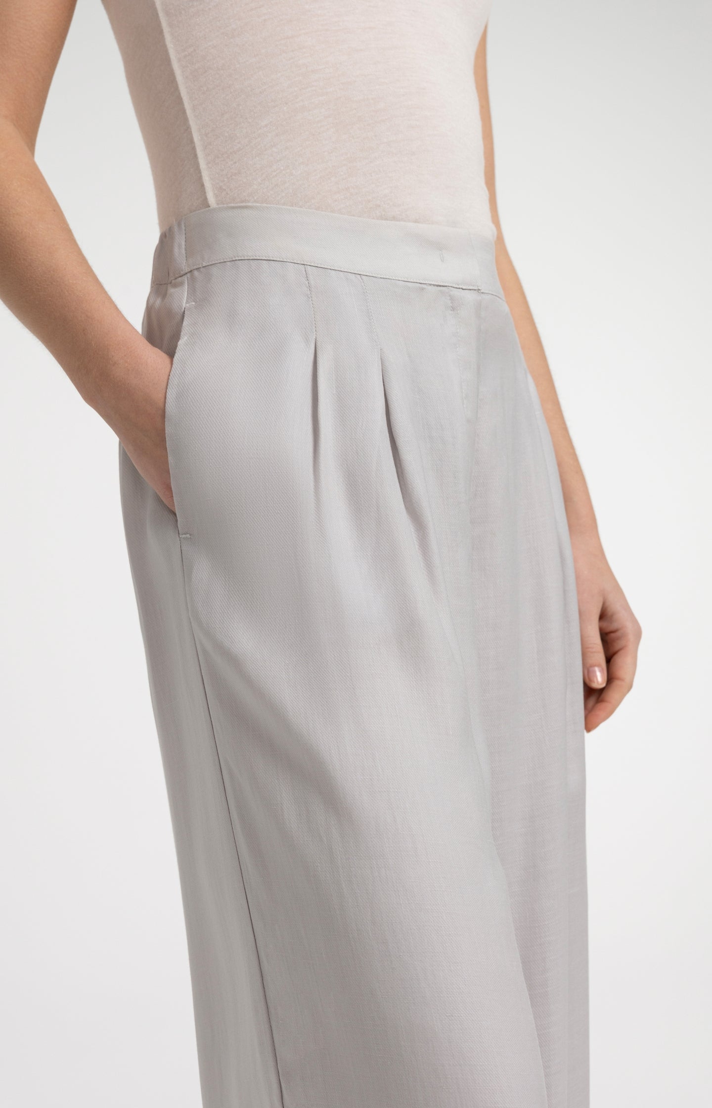 Trousers with wide legs and half elastic waist
