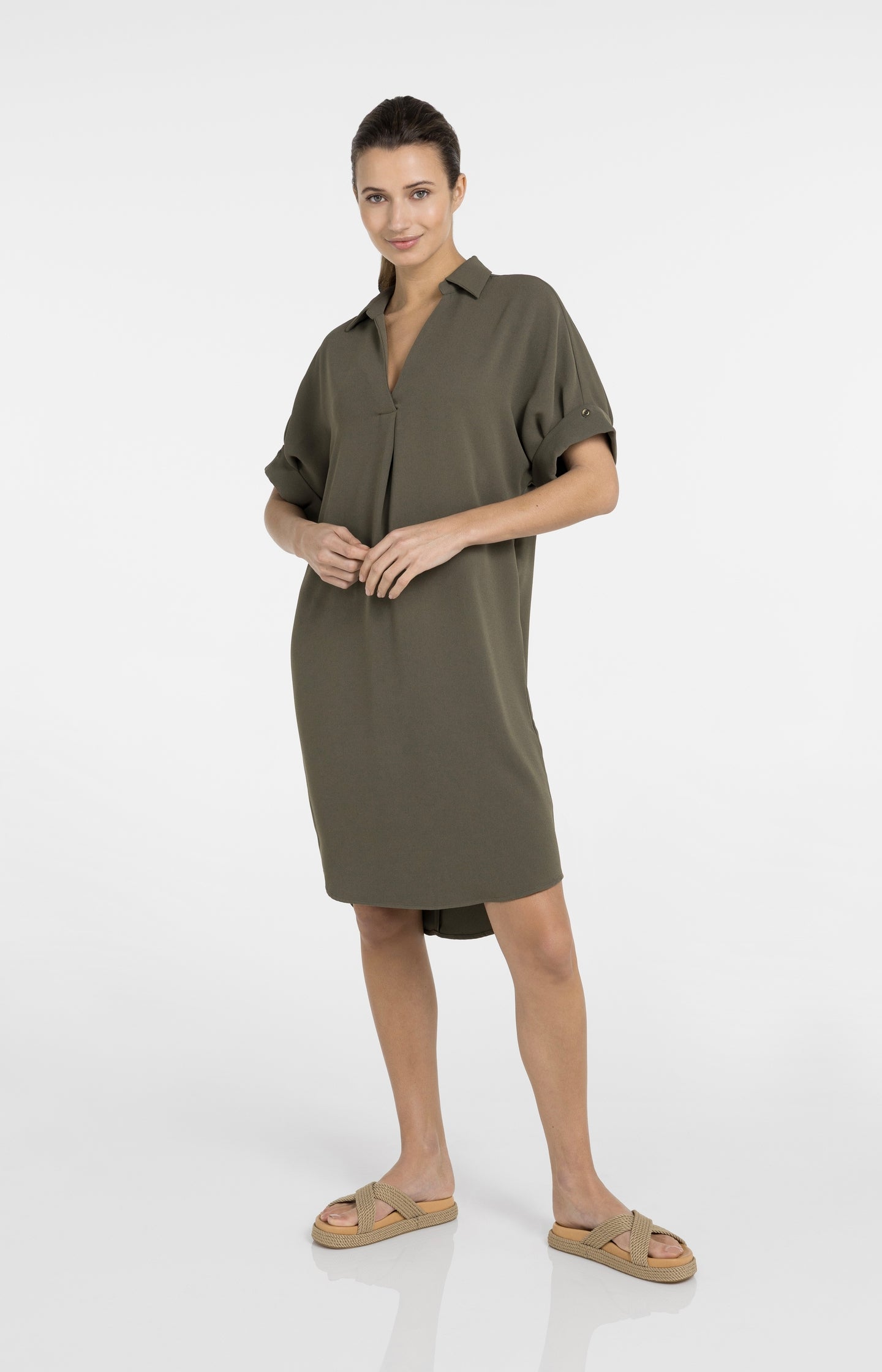 V-neck dress with pleated sleeves and loose fit - Type: lookbook